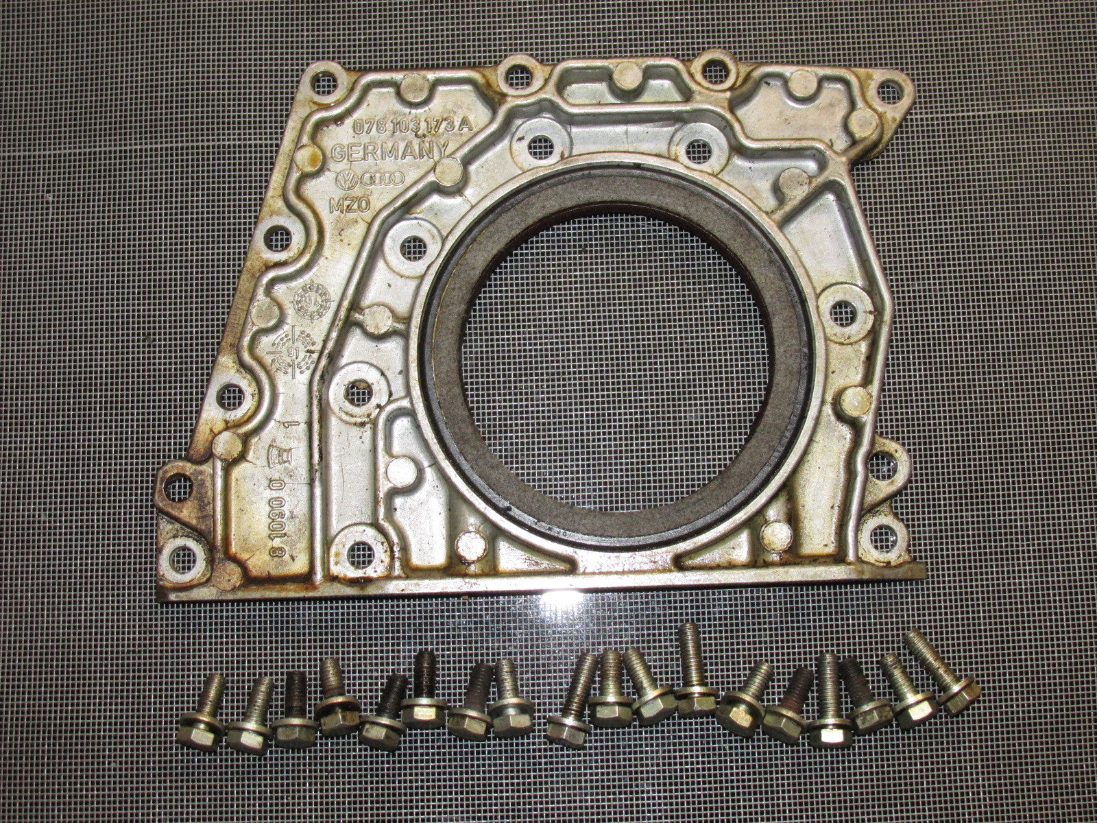 96 97 98 99 00 01 Audi A4 2.8L V6 OEM Rear Main Seal