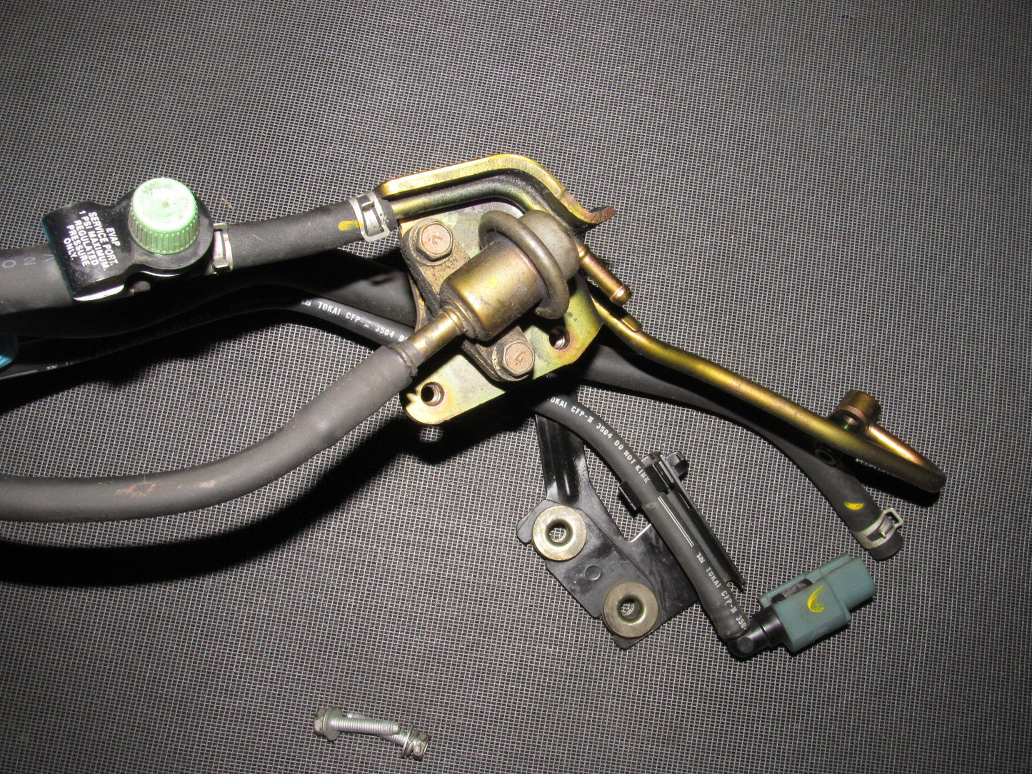 03-04 Infiniti G35 Sedan OEM Fuel Line & Fuel Regulator