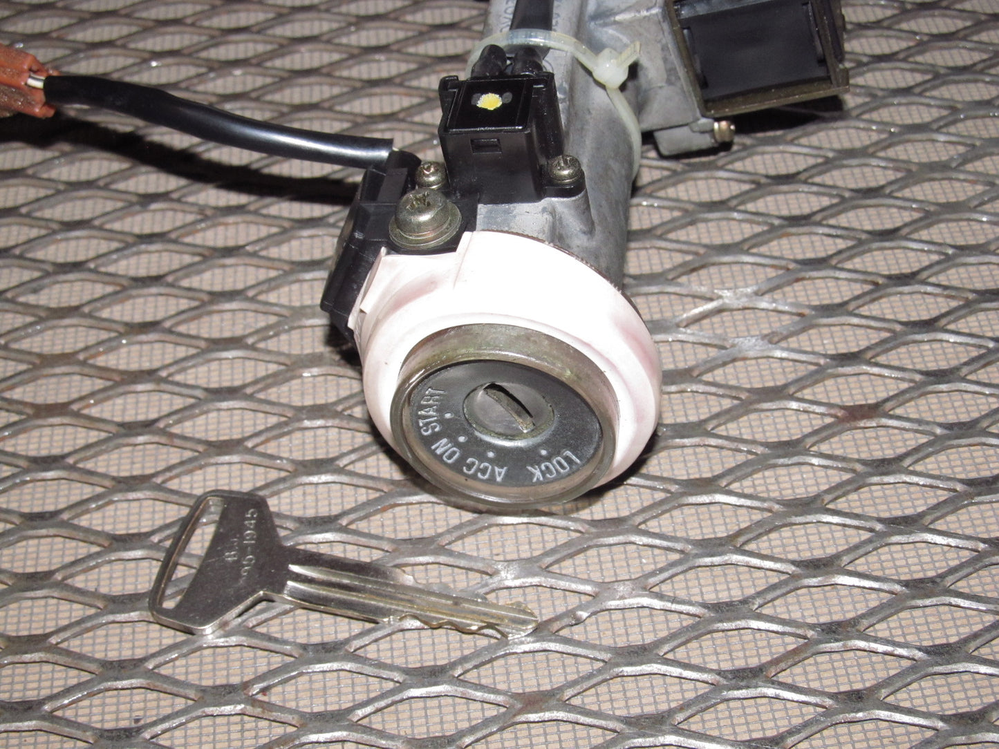 91 92 93 94 95 Toyota MR2 OEM A/T Ignition Lock Cylinder & Switch