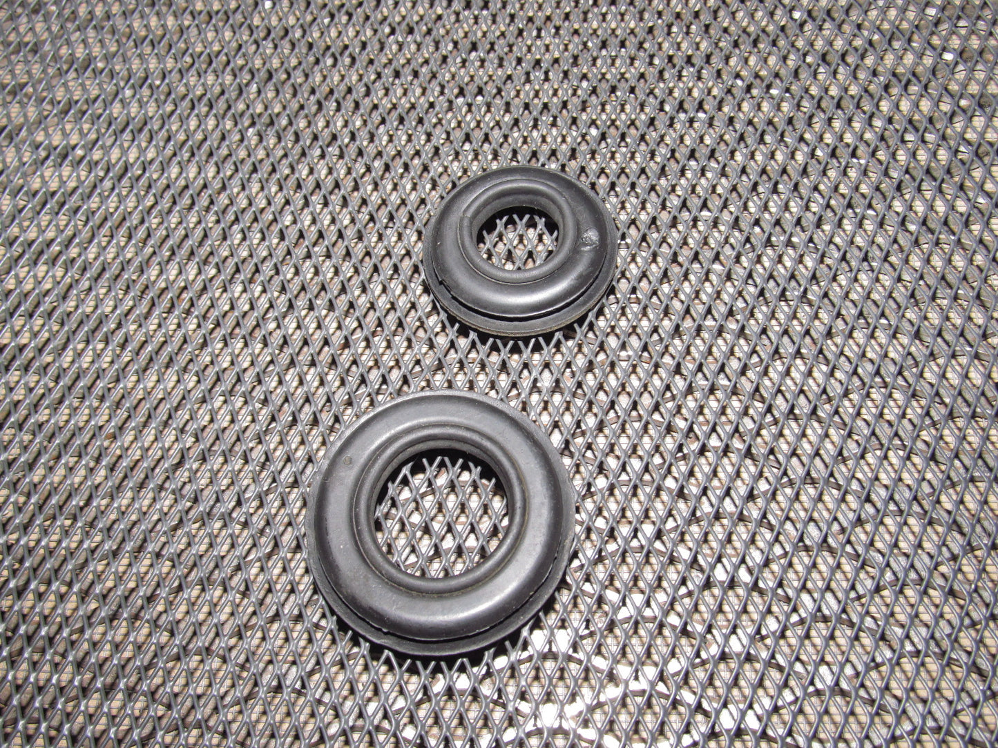 94 95 96 97 Mazda Miata OEM A/C Evaporator Core Firewall Rubber Grommet