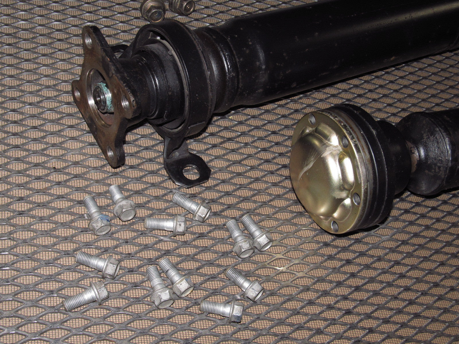 90-96 Nissan 300zx OEM Driveshaft - M/T - Twin Turbo – Autopartone