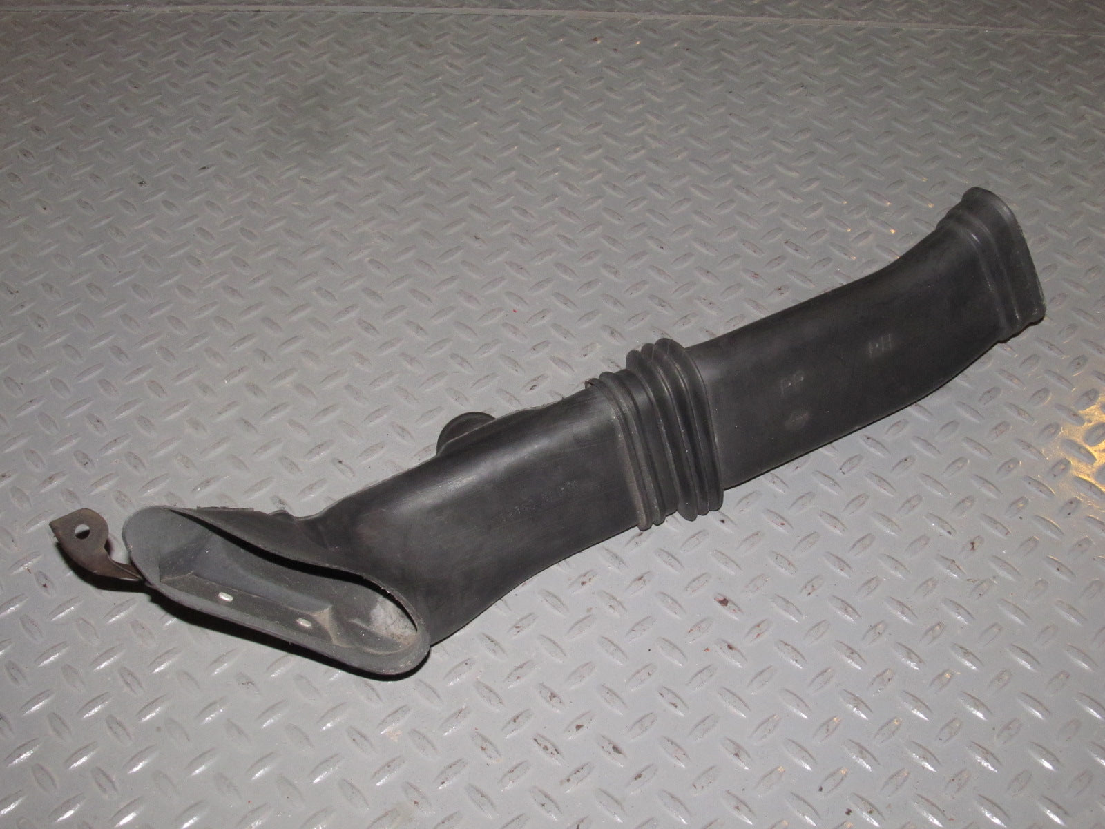90 91 92 93 94 95 96 Nissan 300zx Non Turbo OEM Intake Air Charge Duct - Right