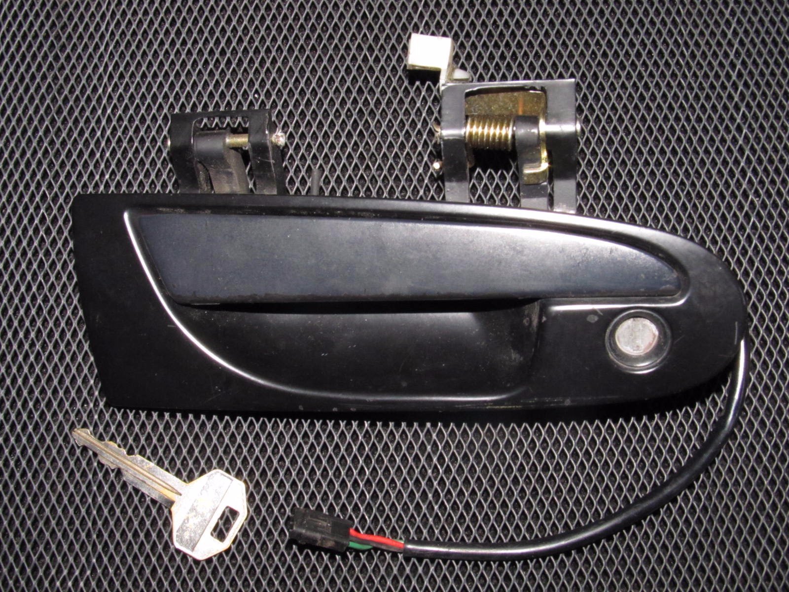 95-99 Mitsubishi Eclipse Black Exterior Door Handle with Key - Right