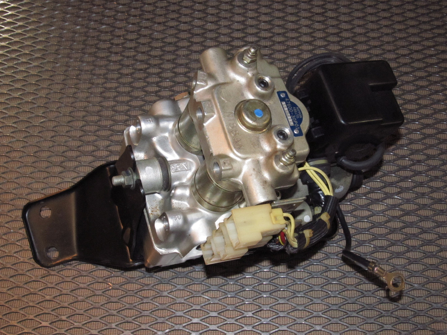 90-96 Nissan 300zx OEM ABS Actuator Motor 47600-30P01 - 2+0