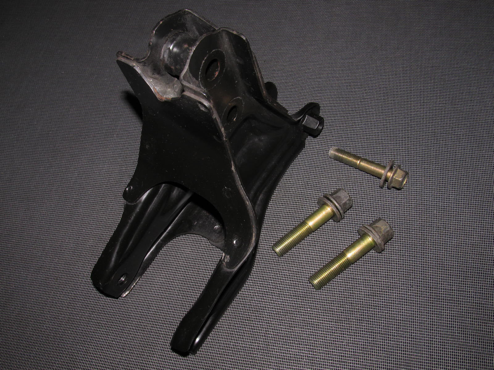 94 95 96 97 98 99 00 01 Acura Integra OEM Motor Mount Bracket - Rear