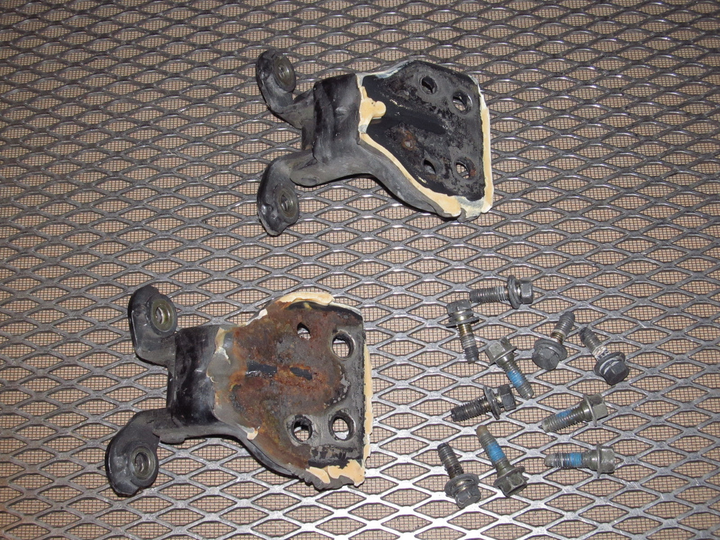 90-96 Nissan 300zx OEM Door Hinges - Right Set – Autopartone