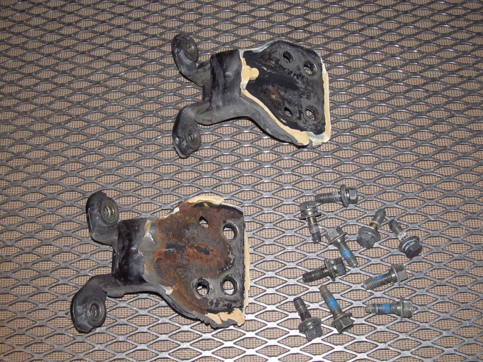 90-96 Nissan 300zx OEM Door Hinges - Right Set – Autopartone