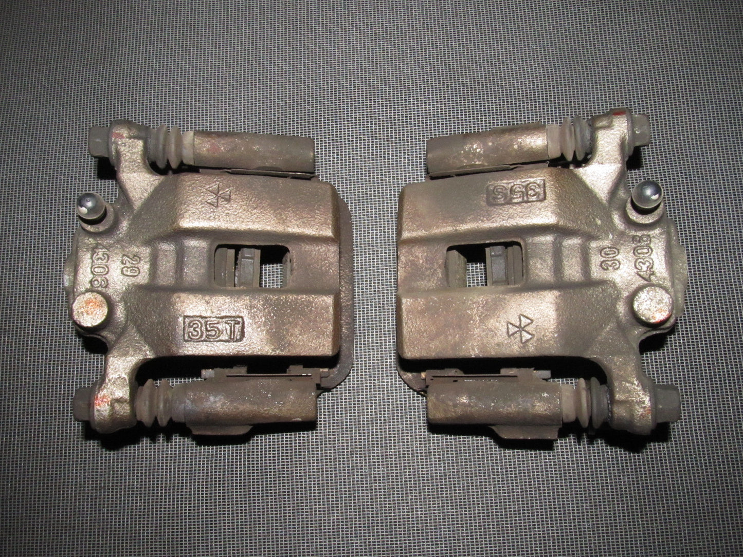 03-04 Infiniti G35 Sedan OEM Rear Brake Caliper Set