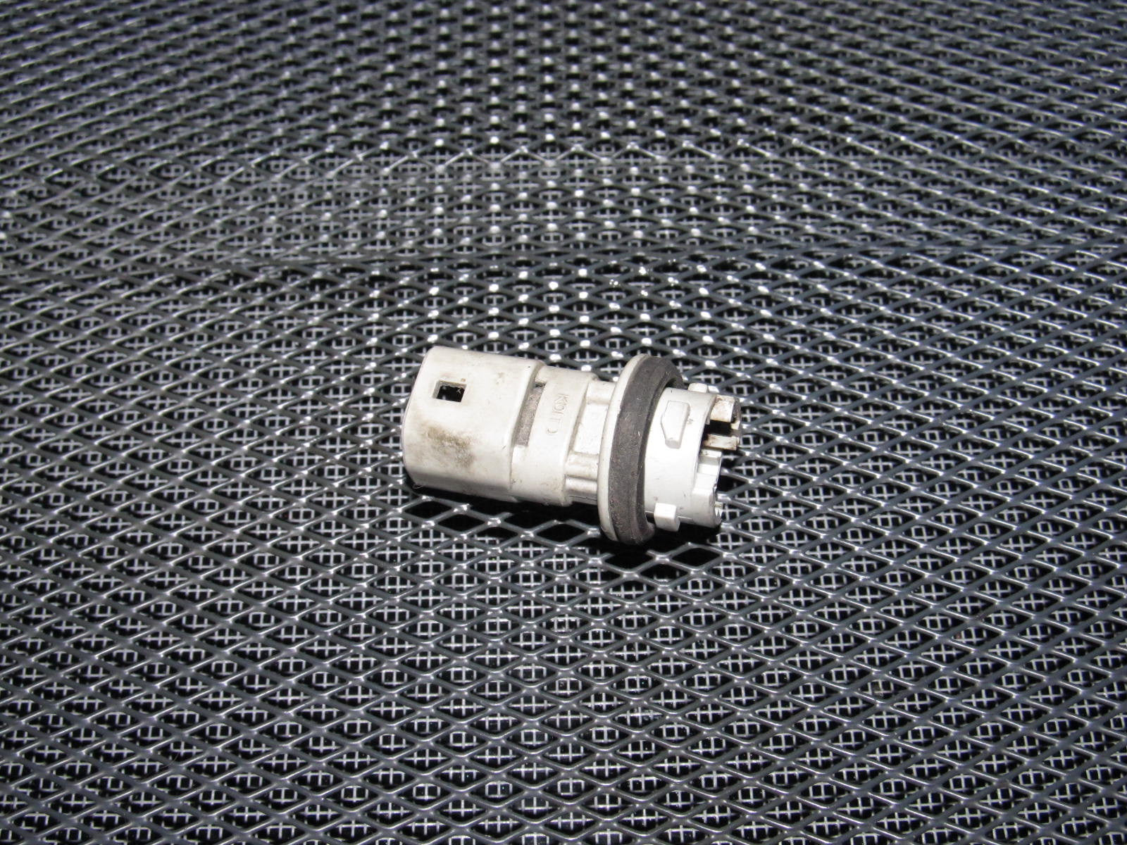 90 91 92 93 Mazda Miata OEM Side Marker Bulb Socket - Front