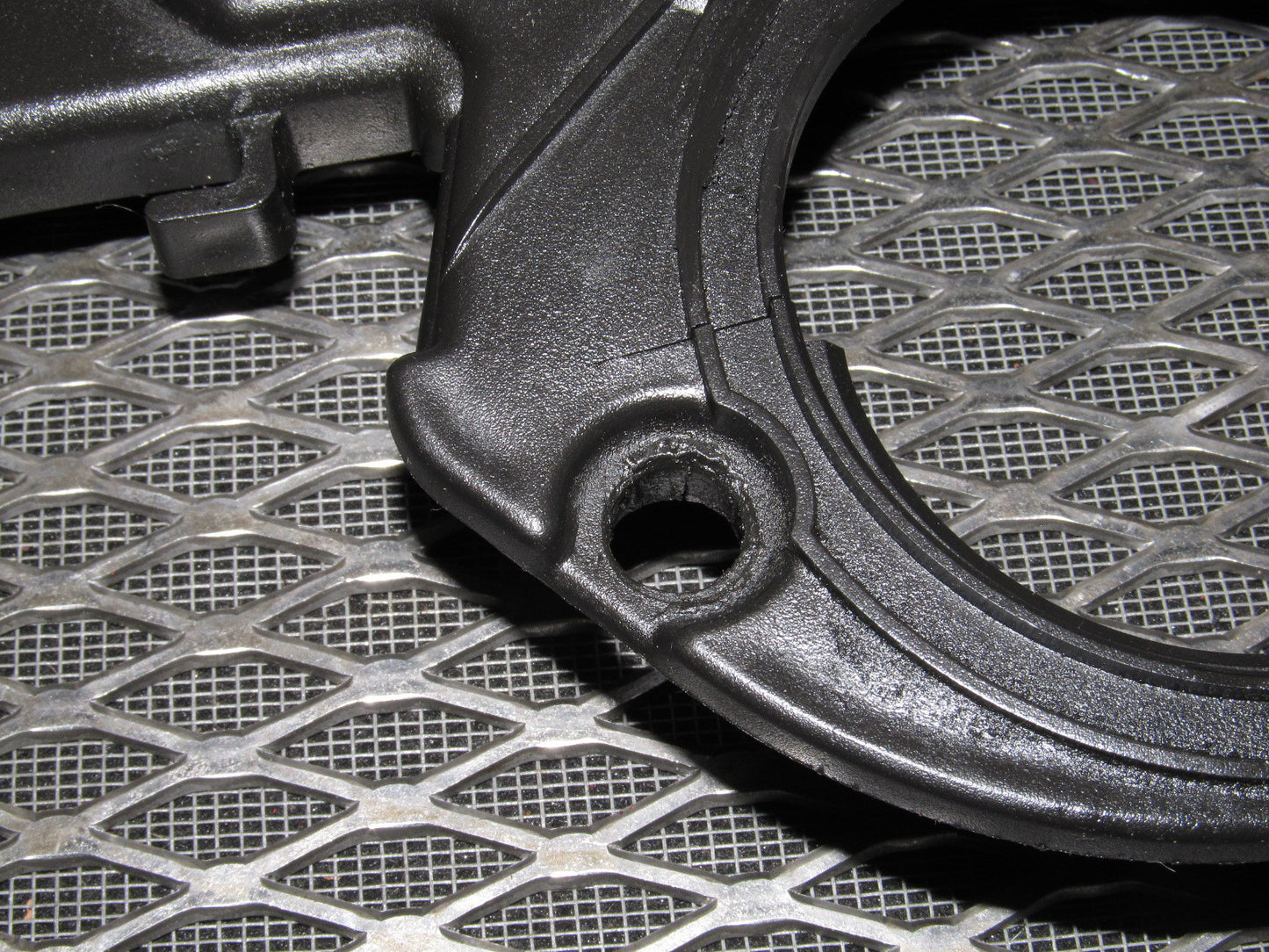 94 95 96 97 Mitsubishi 3000GT Engine Lower Timing Belt Cover
