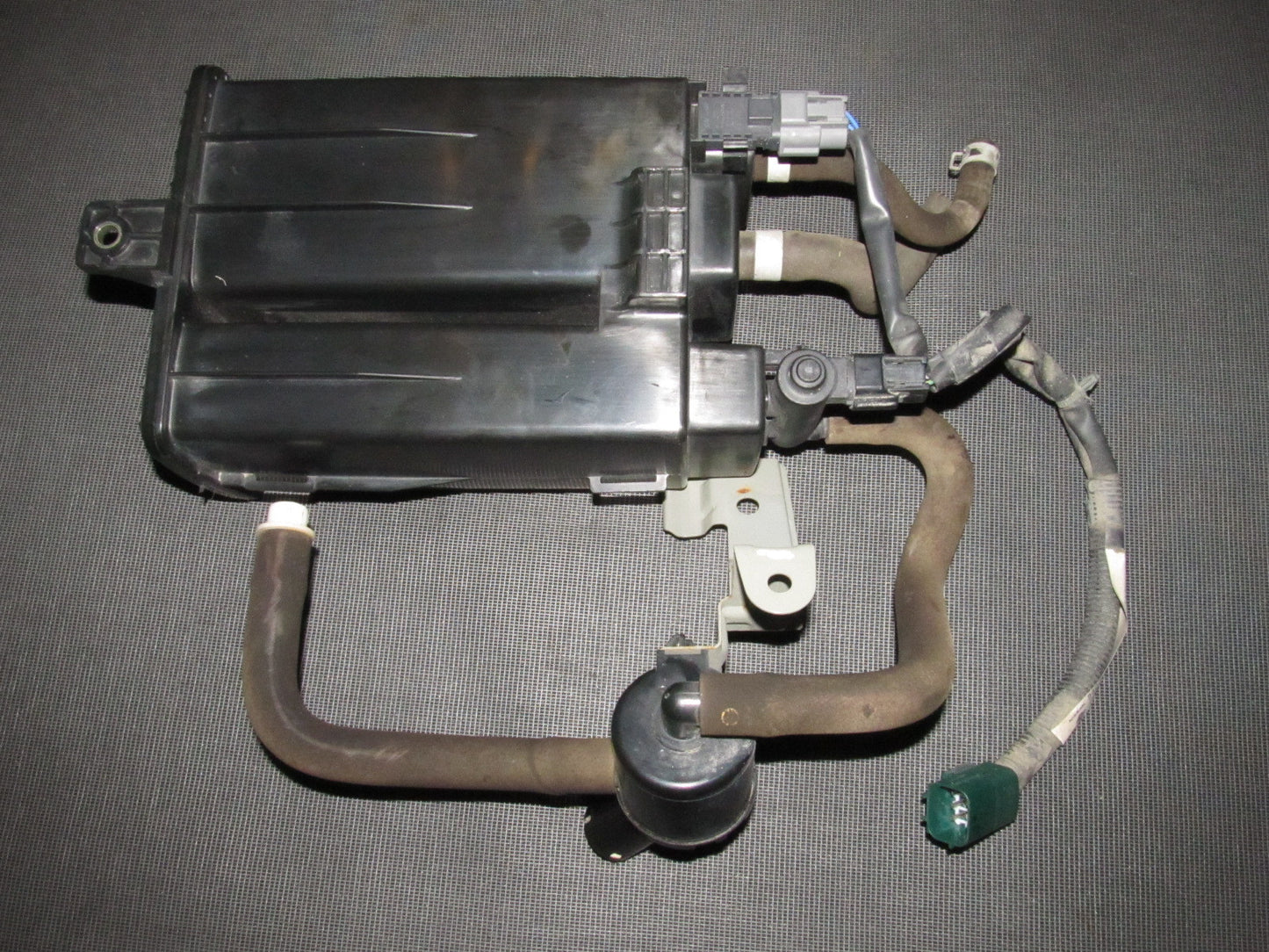 03-04 Infiniti G35 Sedan OEM Charcoal Evap Purge Canister Tank