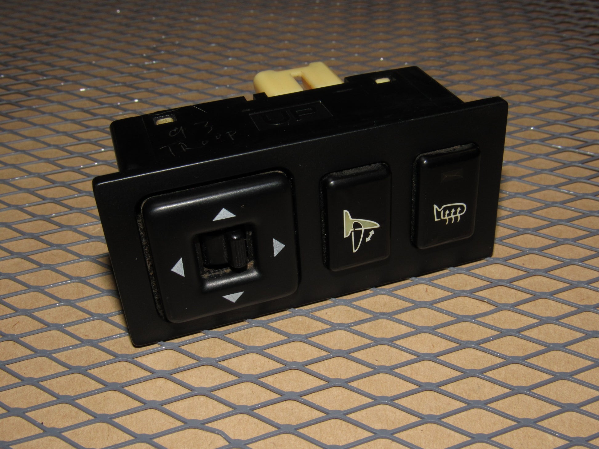 92 93 94 Isuzu Trooper OEM Power Mirror Switch