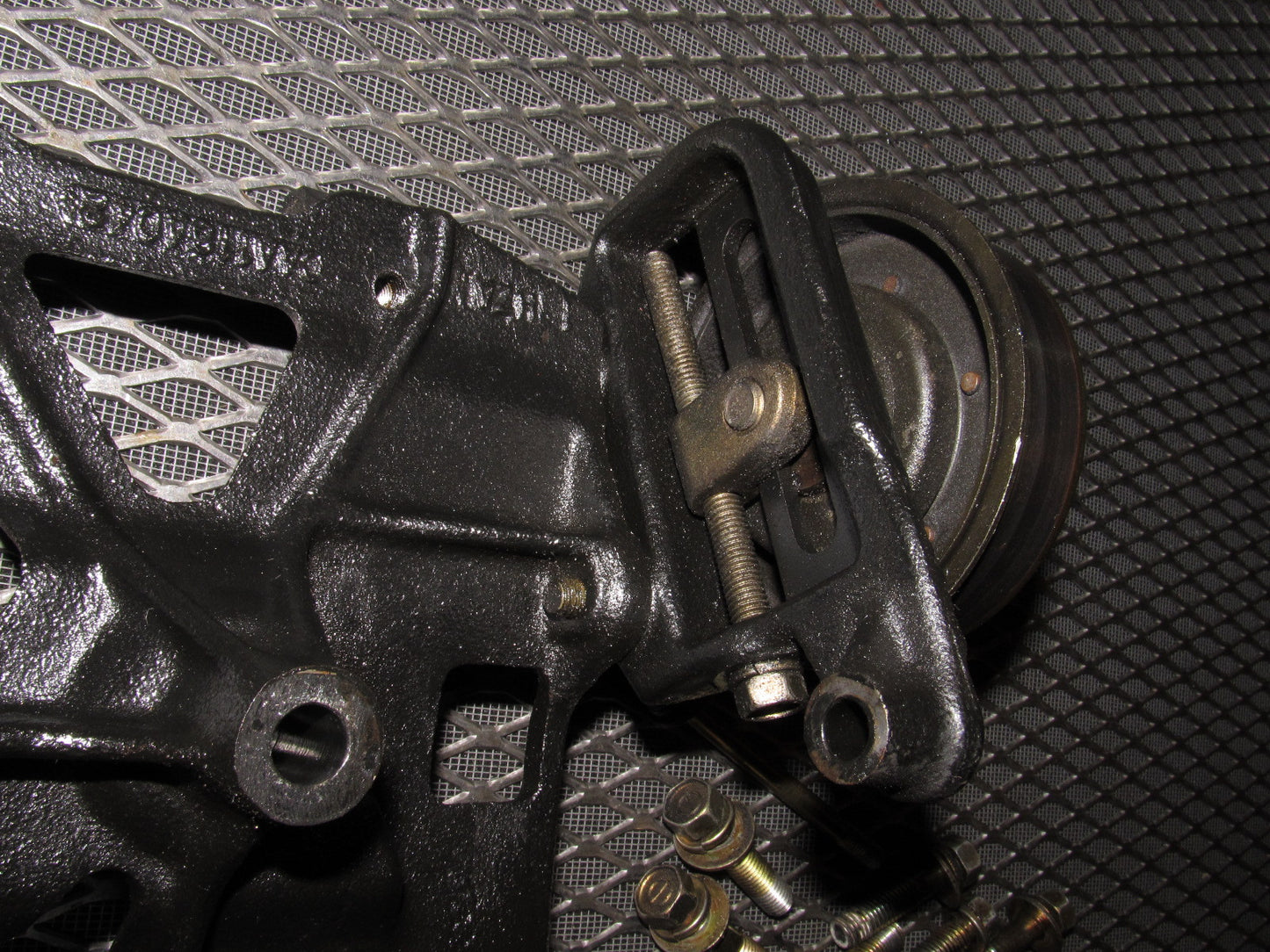 94 95 96 97 Mitsubishi 3000GT A/C Compressor Mounting Bracket