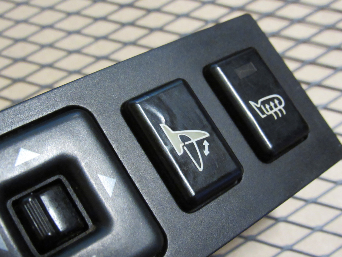 92 93 94 Isuzu Trooper OEM Power Mirror Switch
