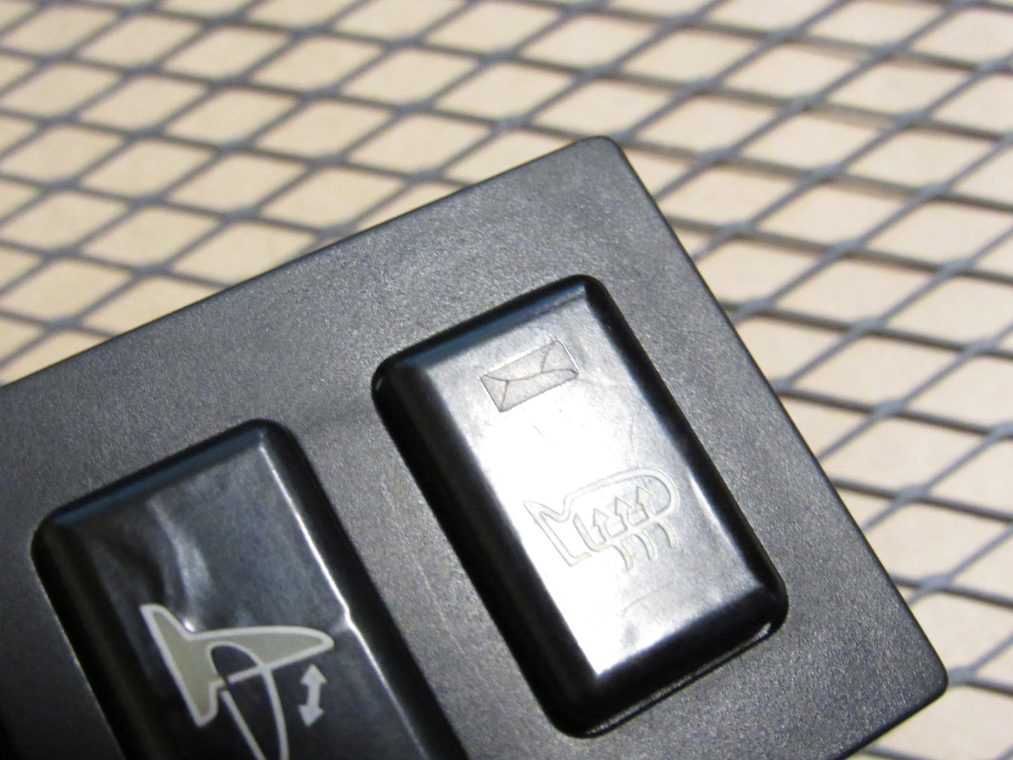 92 93 94 Isuzu Trooper OEM Power Mirror Switch