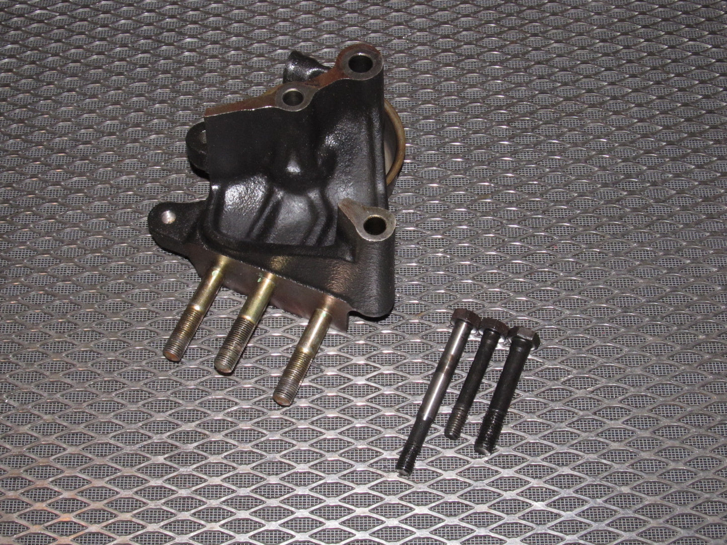 94 95 96 97 Mitsubishi 3000GT Engine Motor Mount Bracket - Left