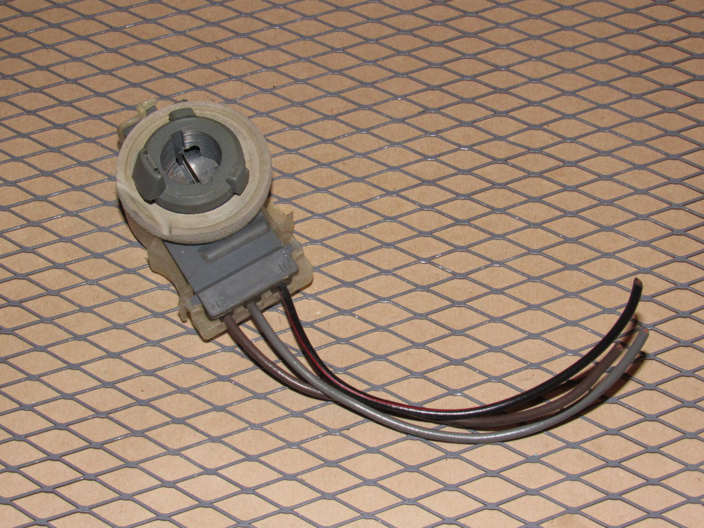 81 82 83 84 Volkswagen Rabbit OEM Tail Light 3 Wiring Bulb Socket