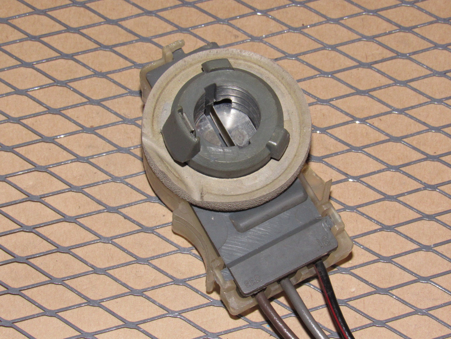 81 82 83 84 Volkswagen Rabbit OEM Tail Light 3 Wiring Bulb Socket