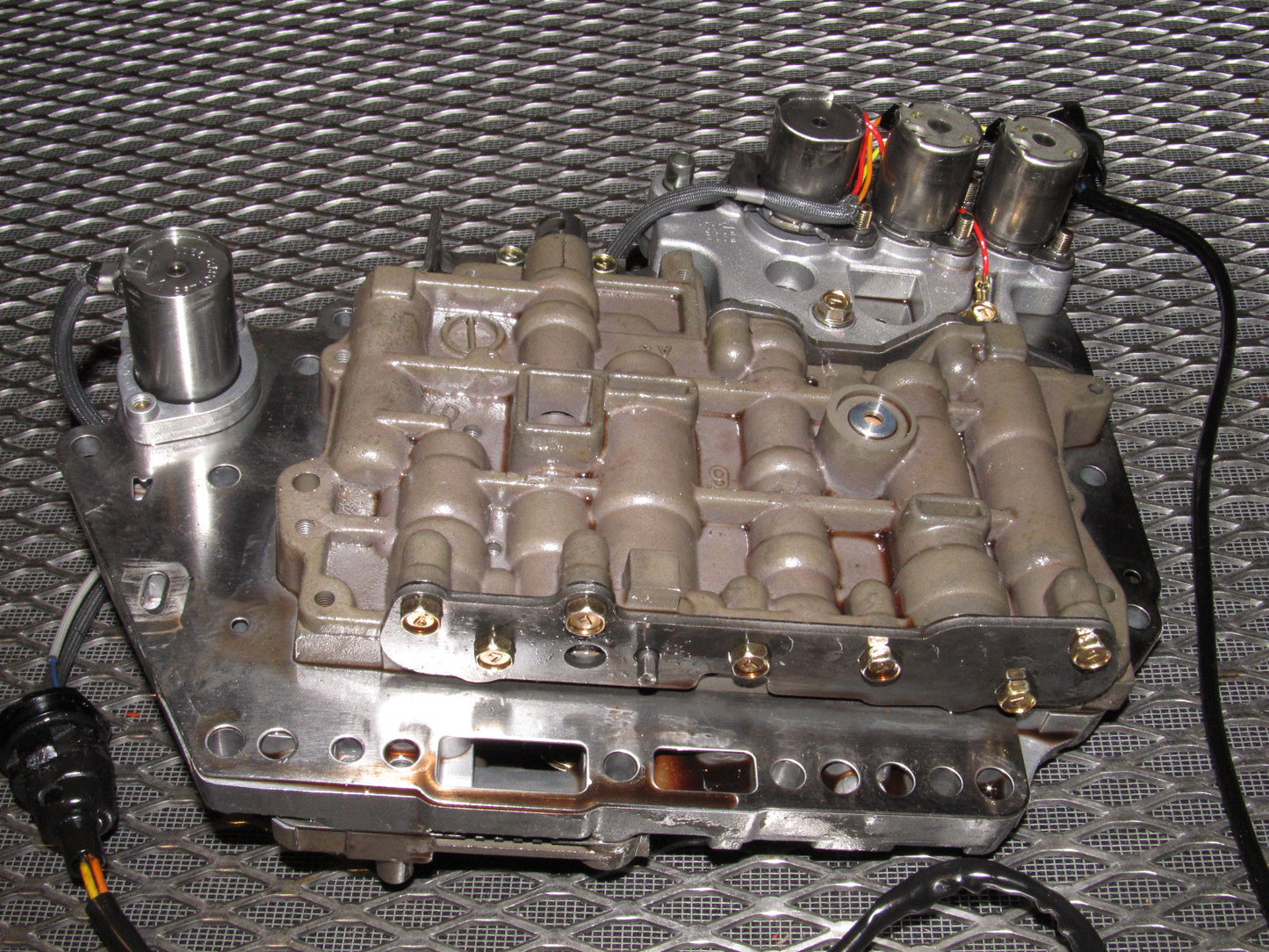 94 95 96 97 Mitsubishi 3000GT A/T Transmission Valve Body