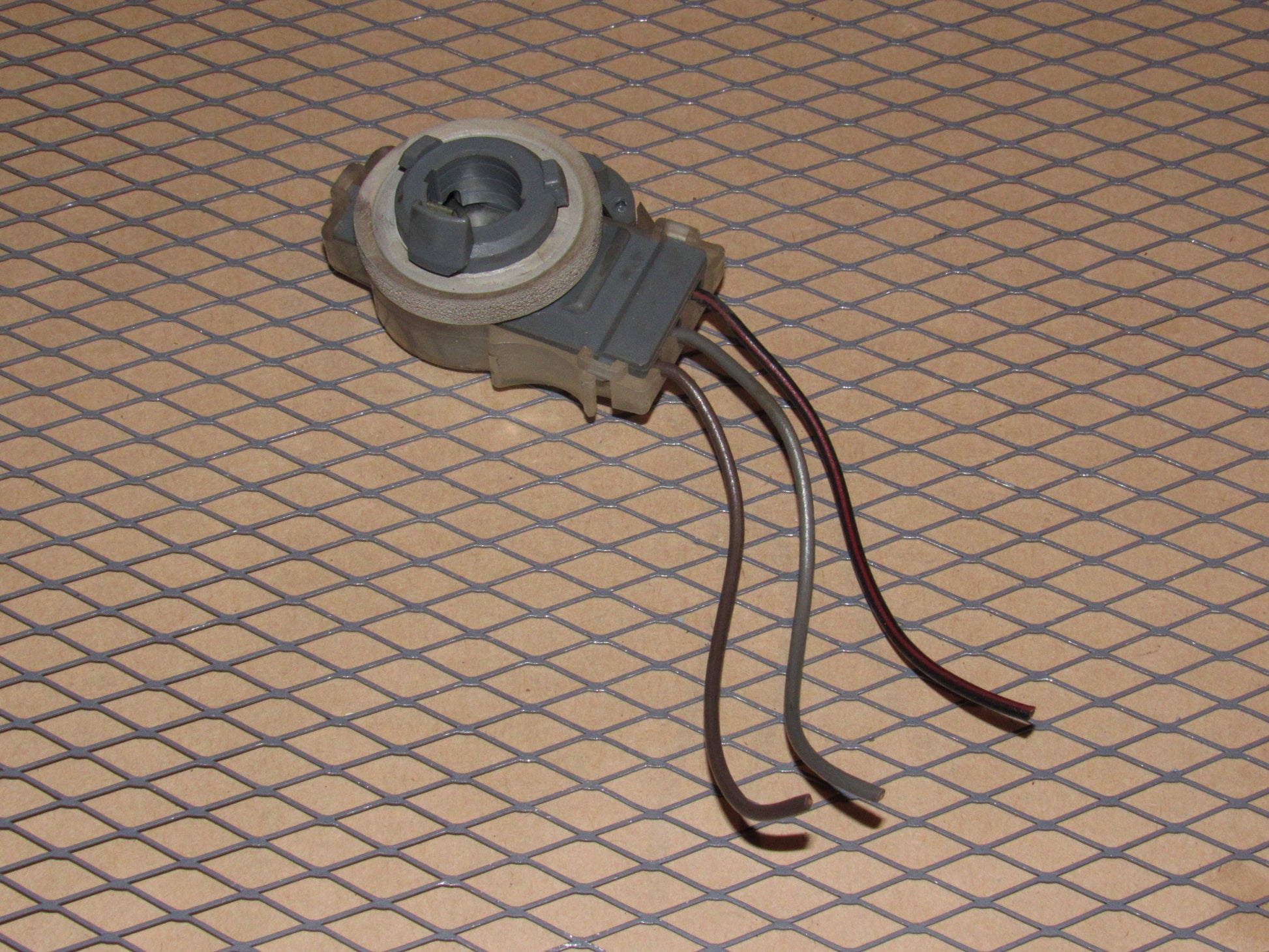 81 82 83 84 Volkswagen Rabbit OEM Tail Light 3 Wiring Bulb Socket