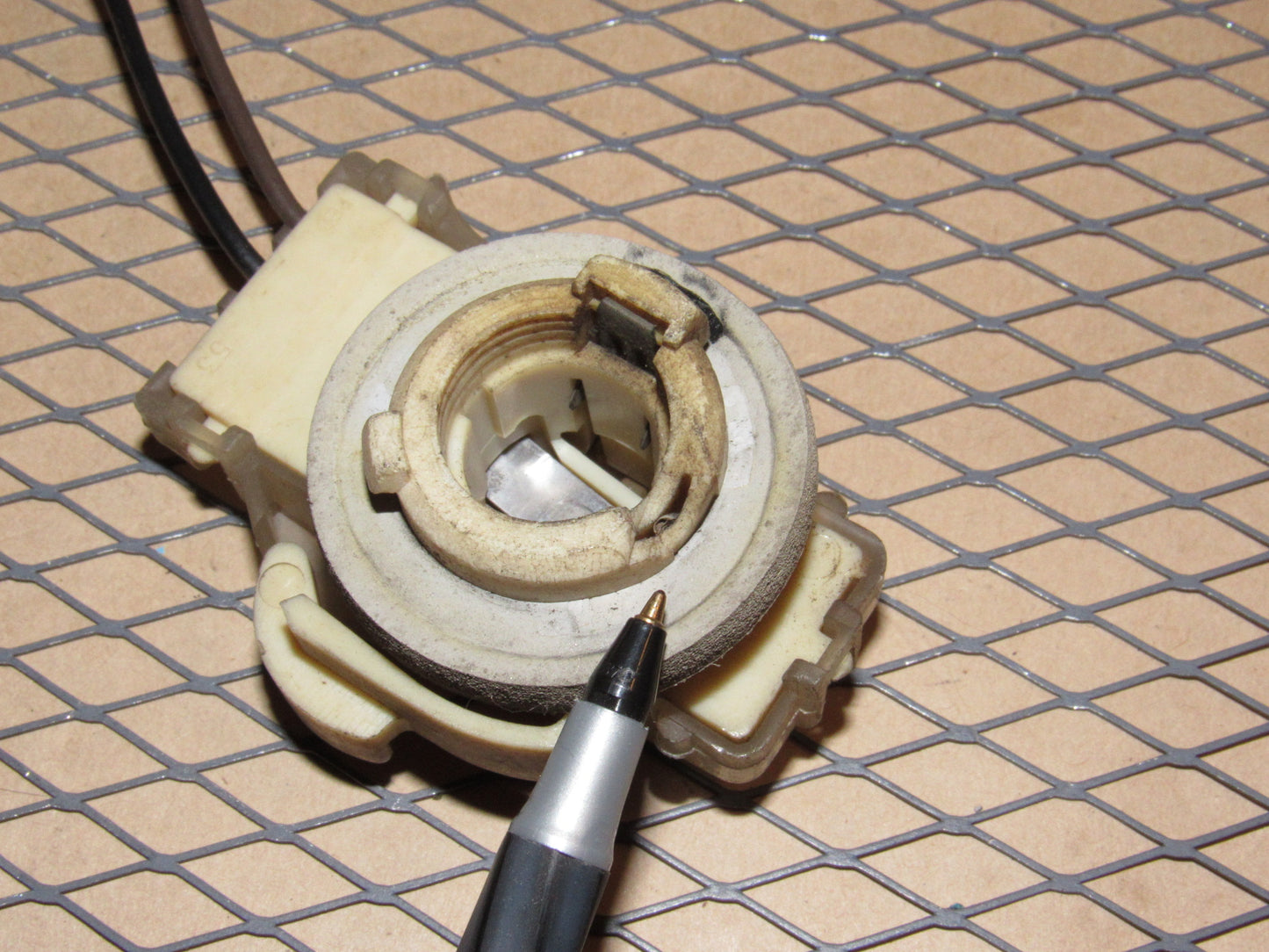 81 82 83 84 Volkswagen Rabbit OEM Tail Reverse Light 2 Wiring Bulb Socket