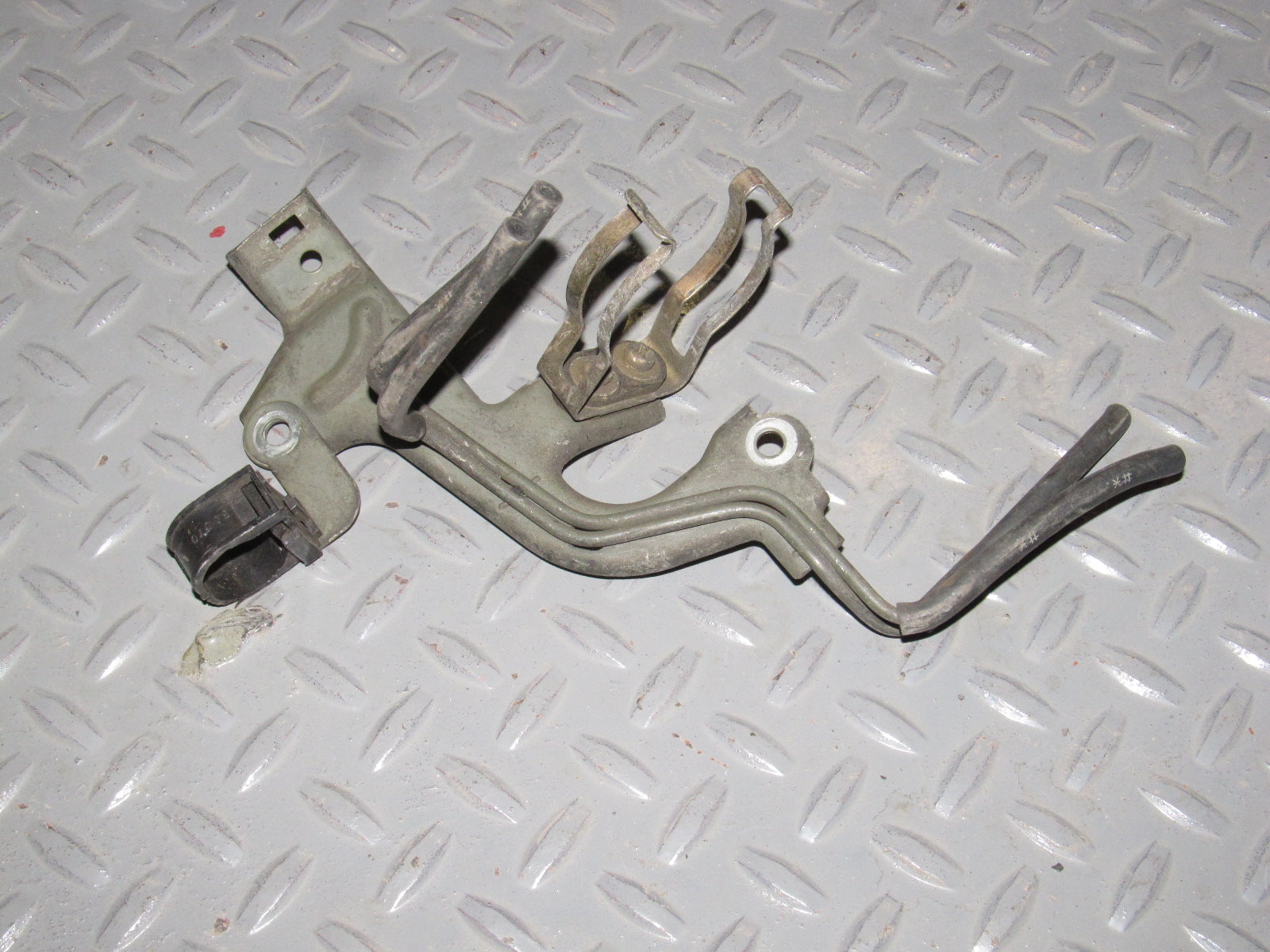 90 91 92 93 Celica ST 1.6L OEM EGR Valve Amplifier Booster Holder Bracket