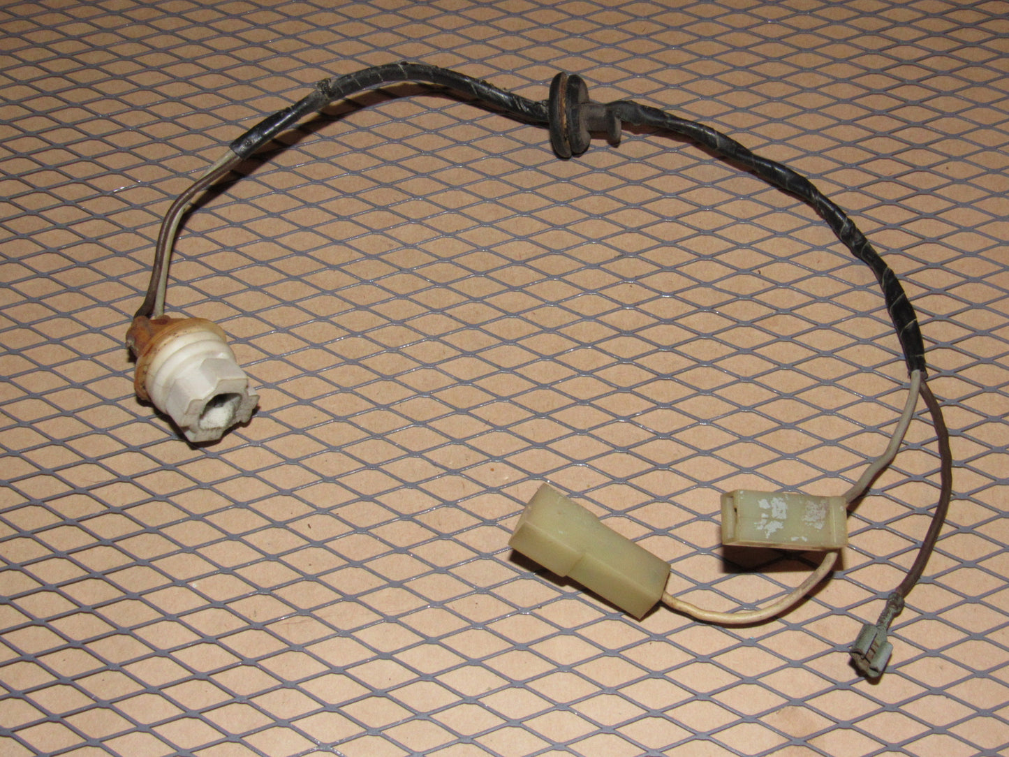 81 82 83 84 Volkswagen Rabbit OEM Rear Side Marker Bulb Socket & Harness