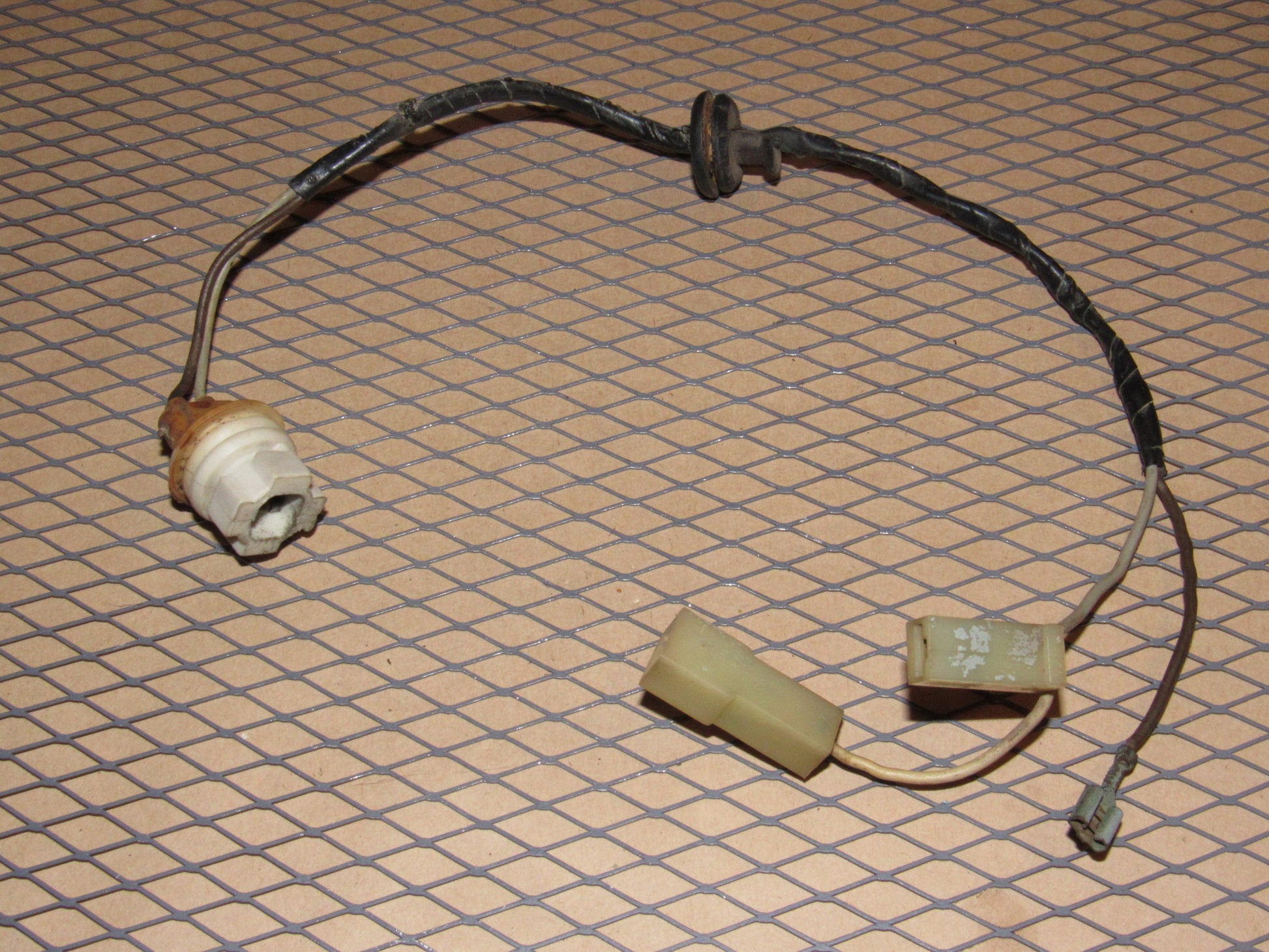 81 82 83 84 Volkswagen Rabbit OEM Rear Side Marker Bulb Socket & Harness