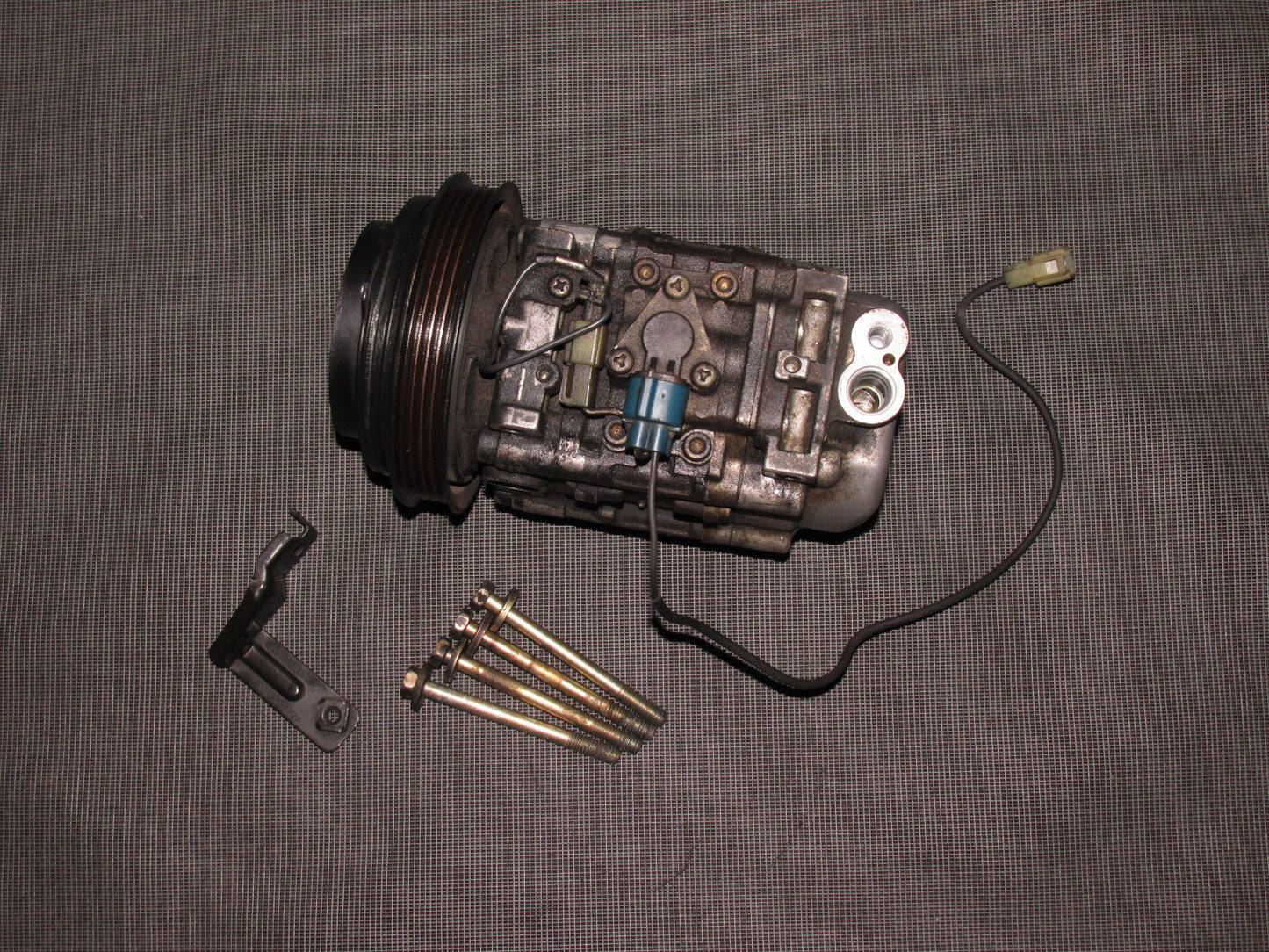 90 91 92 93 Mazda Miata OEM A/C Compressor