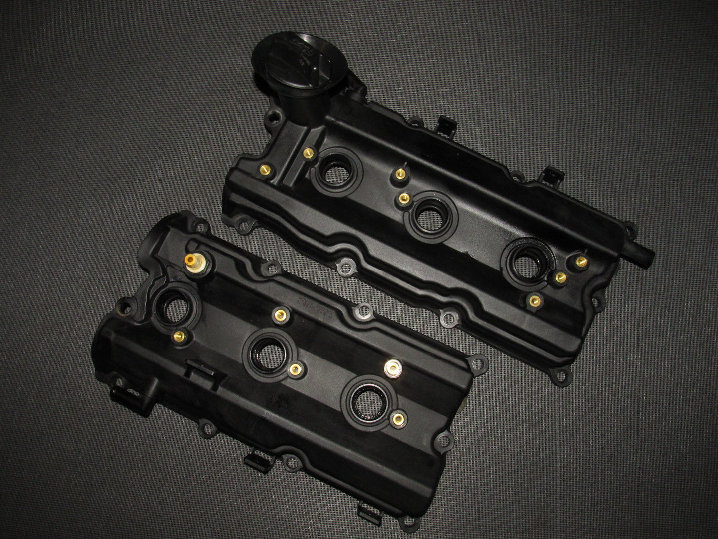03-04 Infiniti G35 Sedan OEM Engine Valve Cover