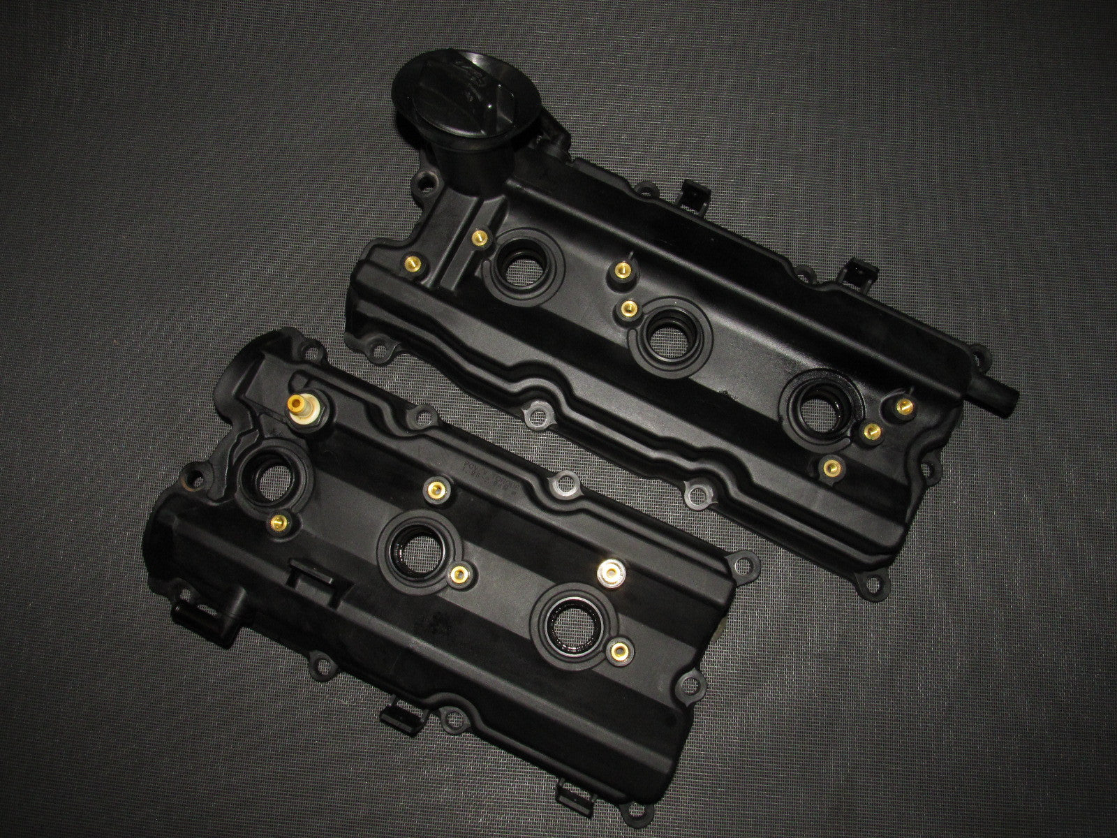 03-04 Infiniti G35 Sedan OEM Engine Valve Cover
