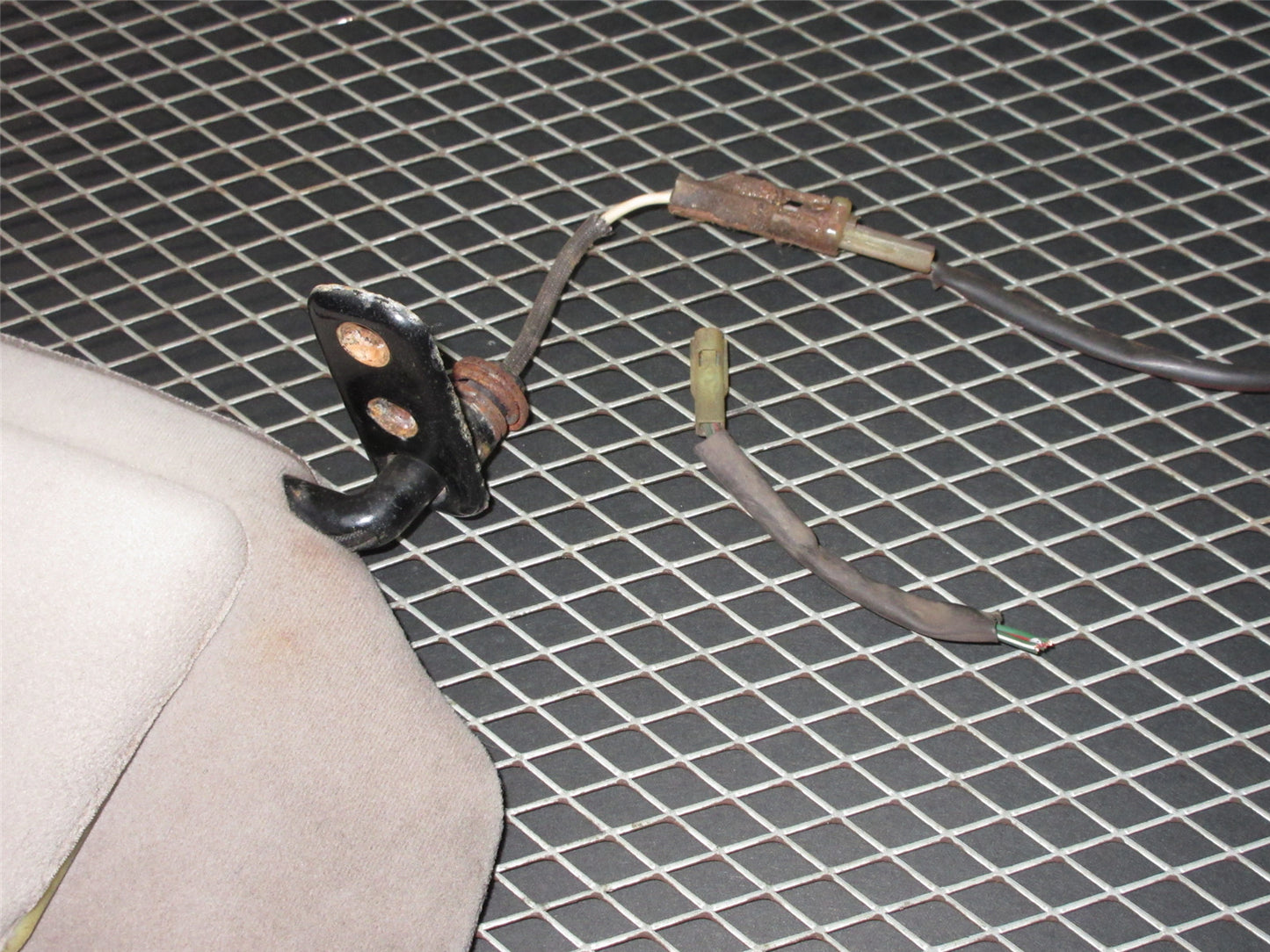 94 95 96 97 Mitsubishi 3000GT OEM Sun Visor Light Pigtail Harness