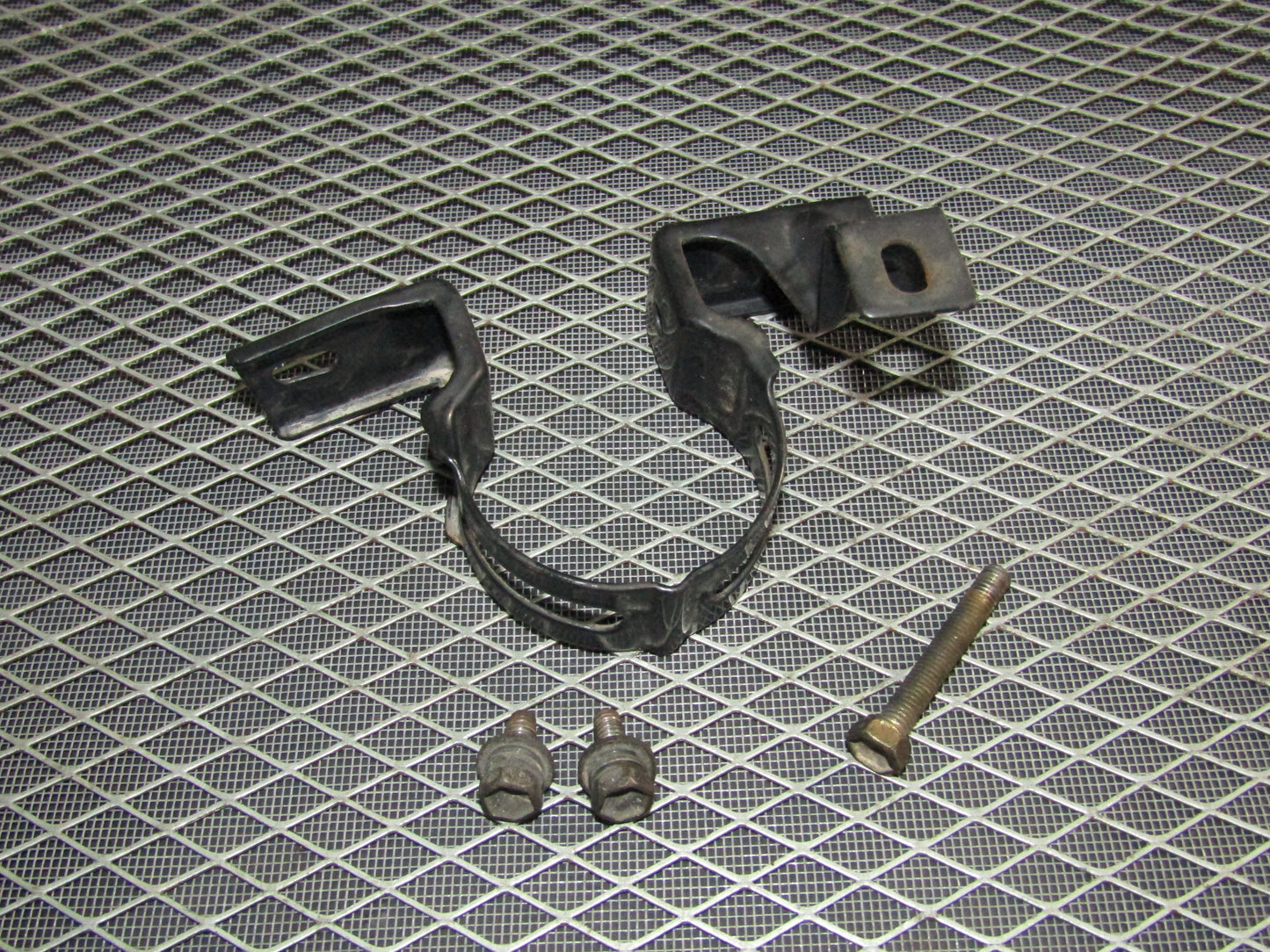 92-93 Toyota Camry OEM Fuel Filter Mounting Bracket - 3VZ-FE V6 3.0L