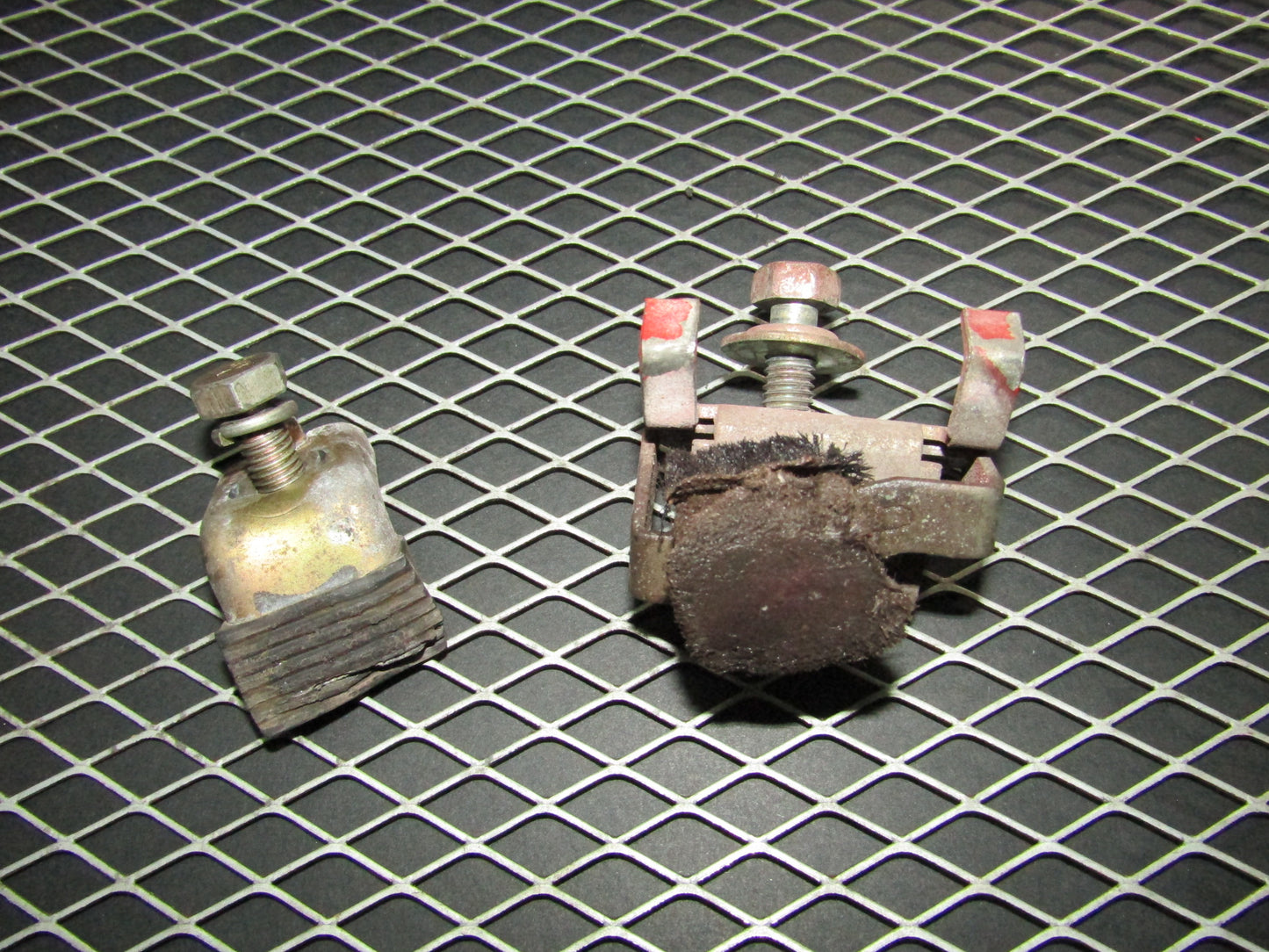 94 95 96 97 Mitsubishi 3000GT OEM Window Glass Stopper & Guide - Right