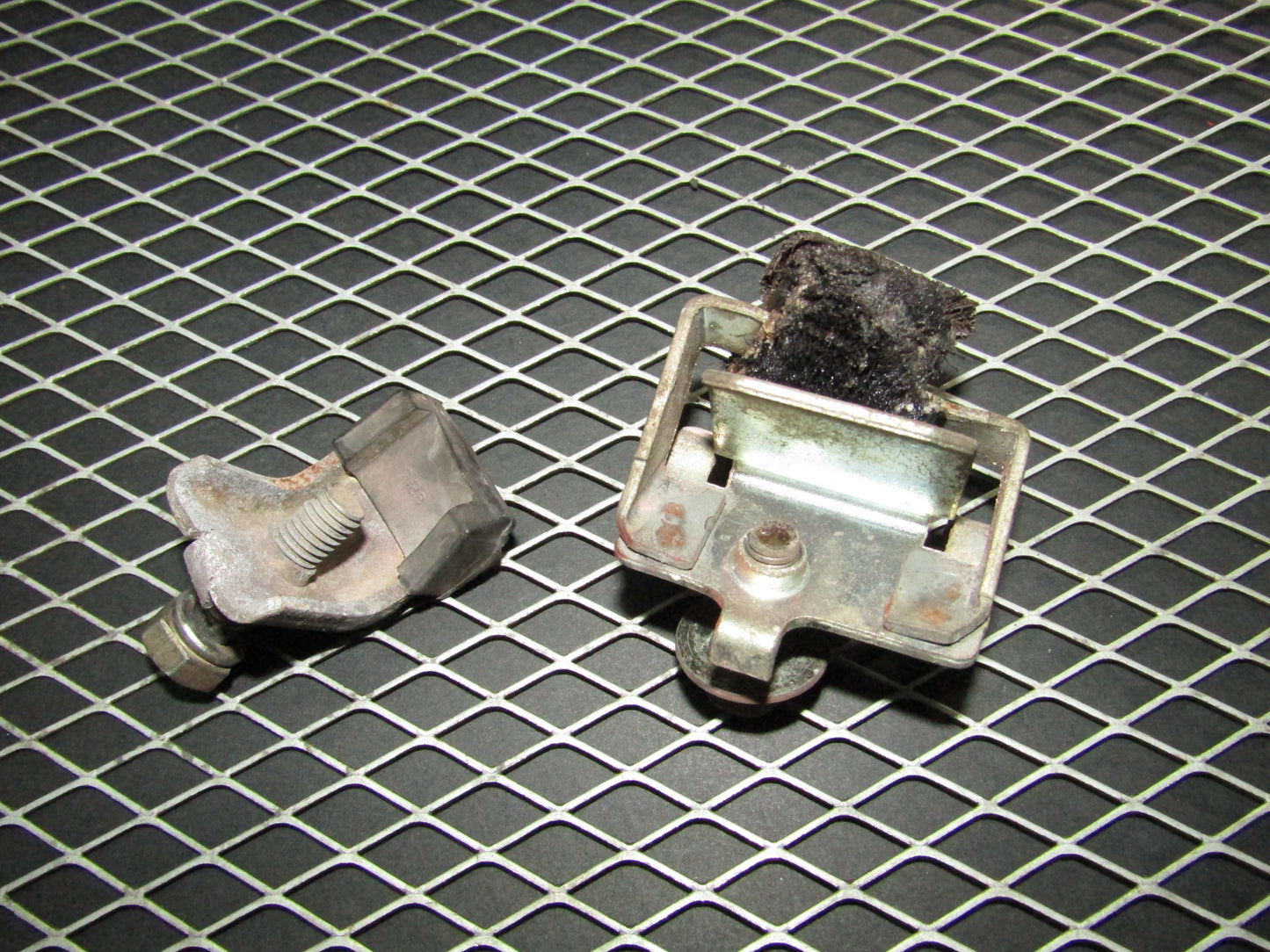 94 95 96 97 Mitsubishi 3000GT OEM Window Glass Stopper & Guide - Right
