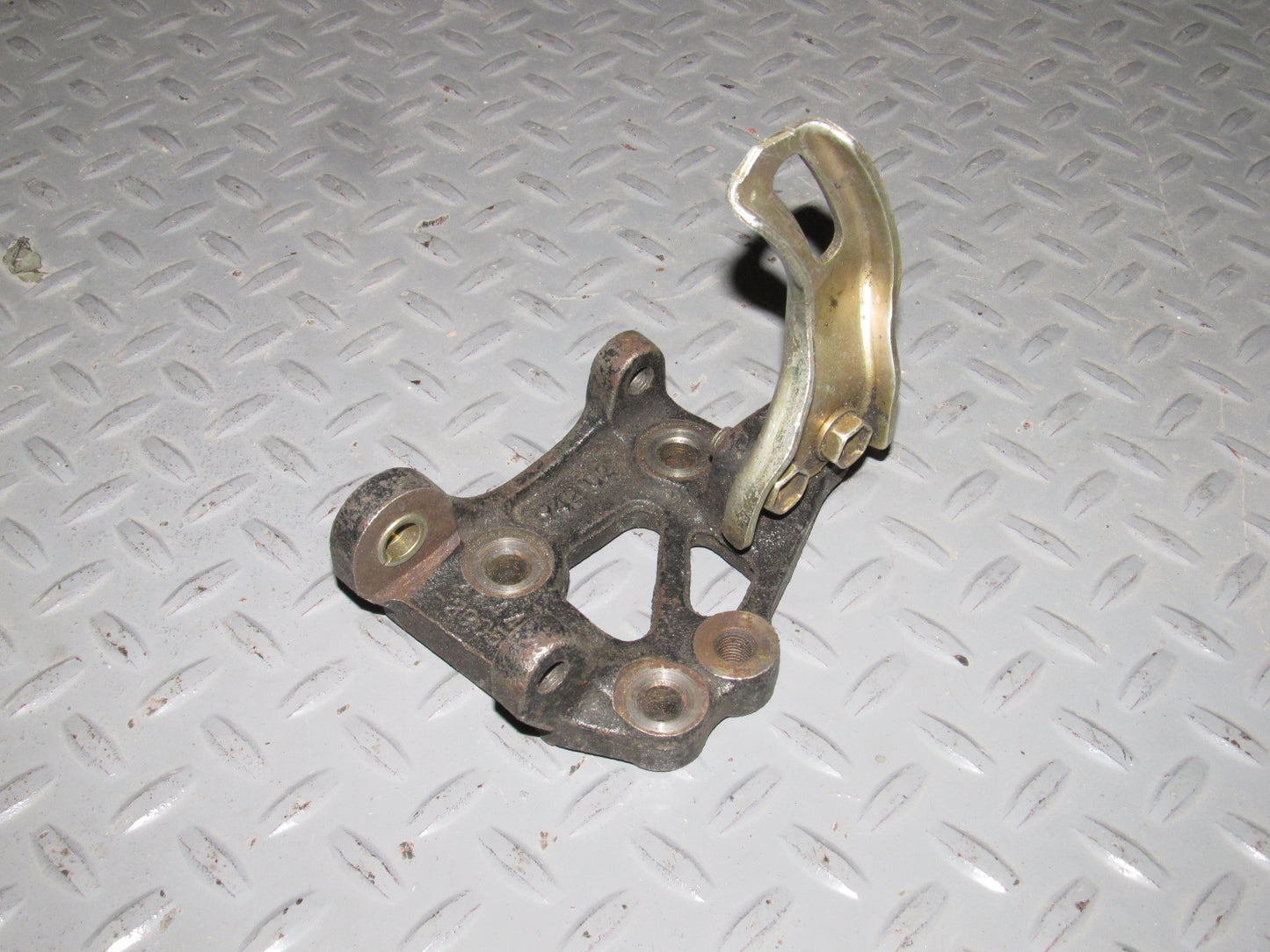 94 95 96 97 98 99 Toyota Celica 2.2L 5SFE OEM Power Steering Pump Mounting Bracket