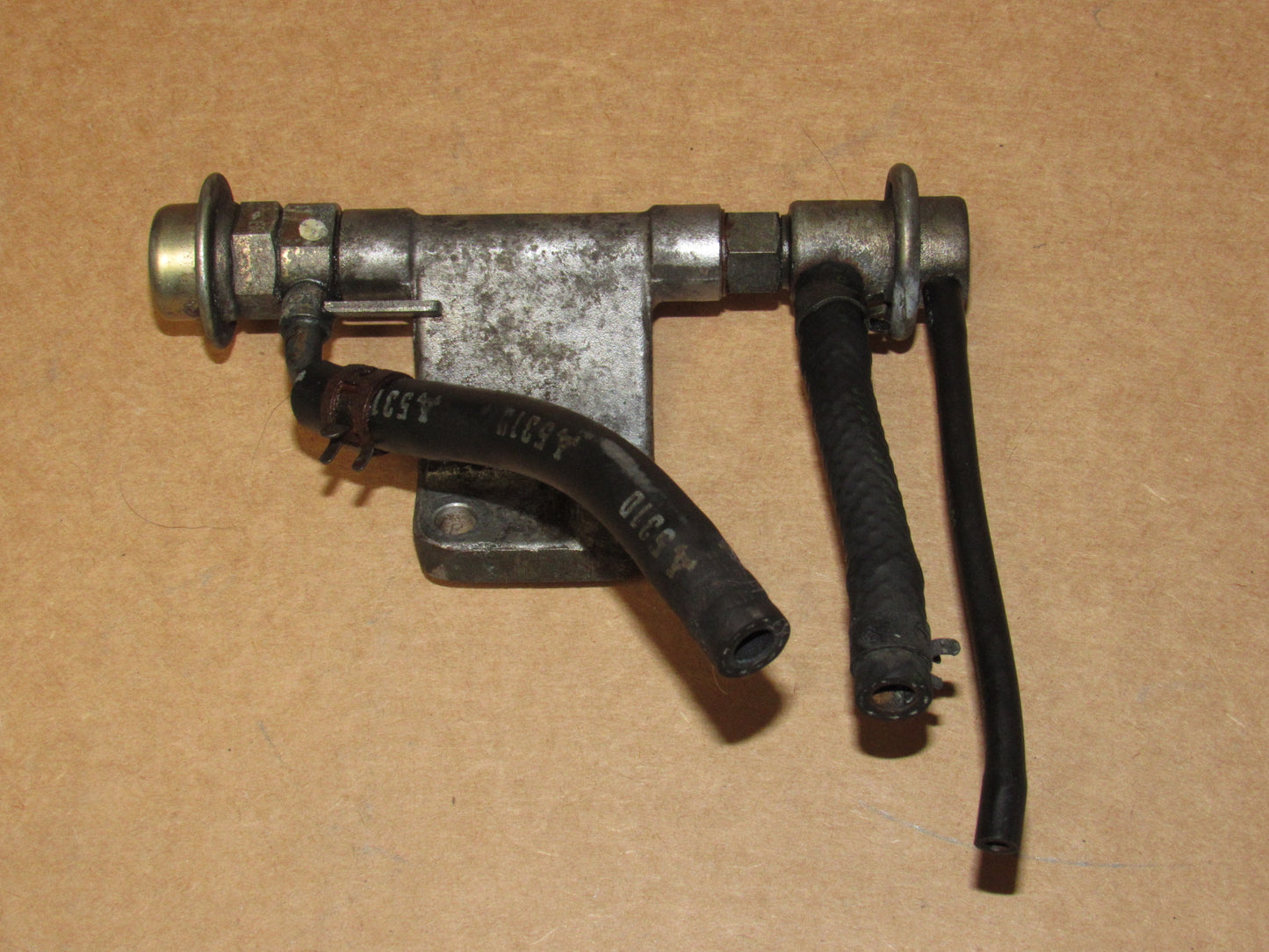 84 85 Mazda RX7 GSL-SE OEM Fuel Rail & Fuel Pressure Regulator