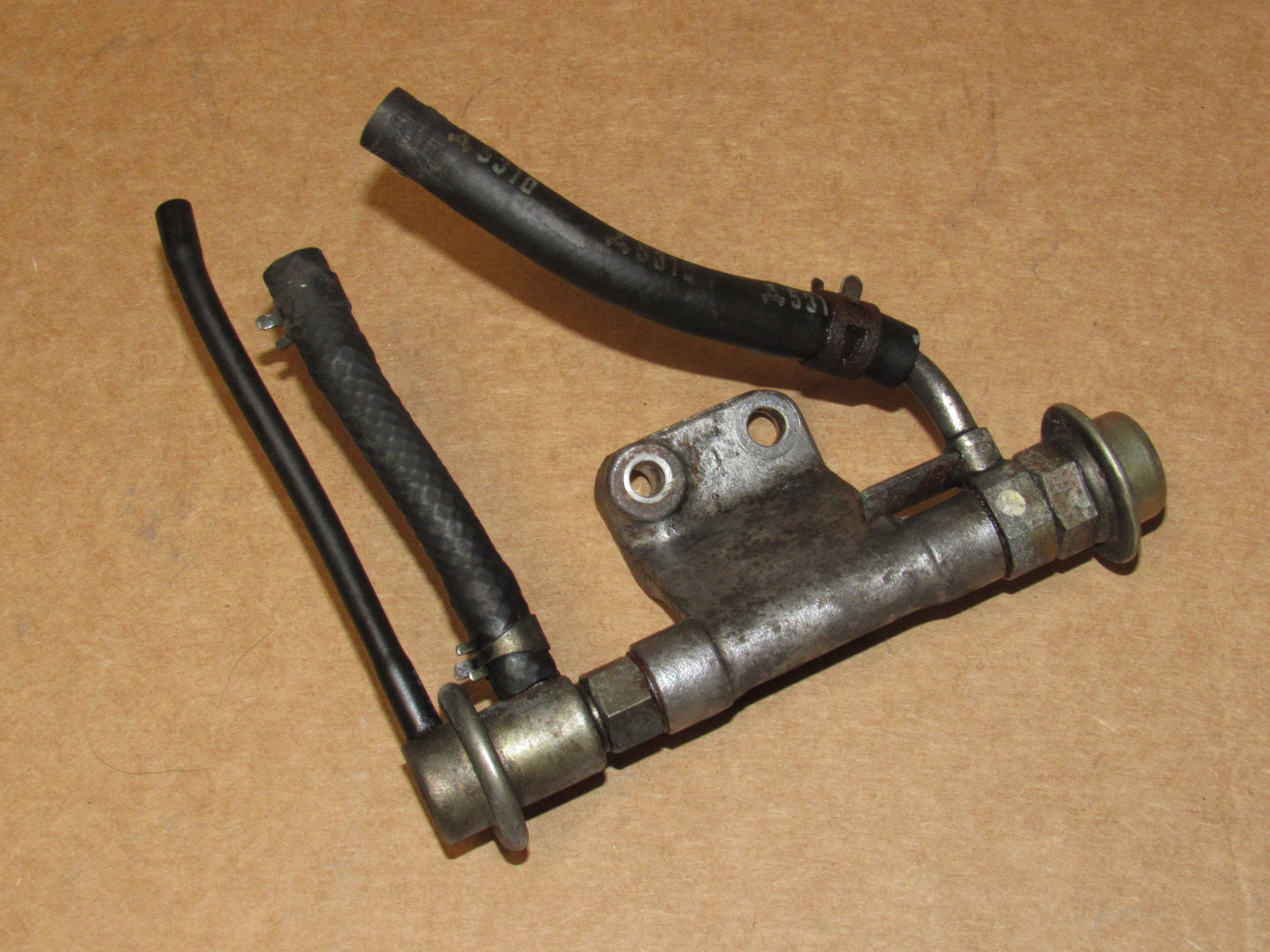 84 85 Mazda RX7 GSL-SE OEM Fuel Rail & Fuel Pressure Regulator