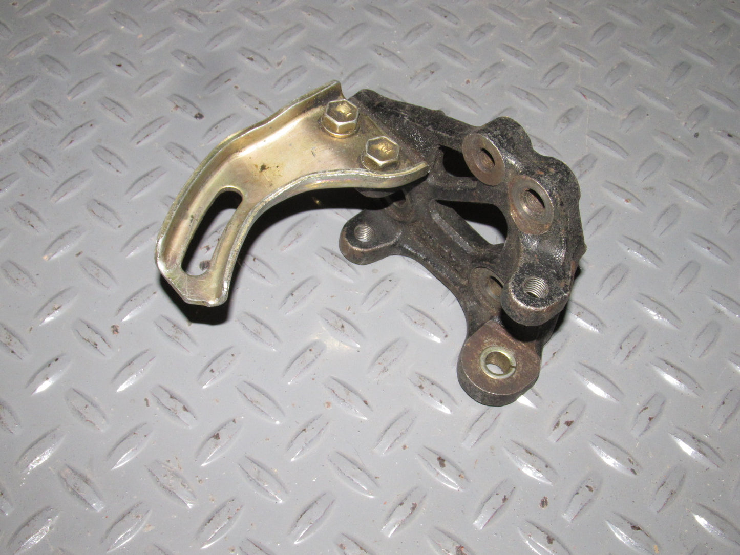 94 95 96 97 98 99 Toyota Celica 2.2L 5SFE OEM Power Steering Pump Mounting Bracket