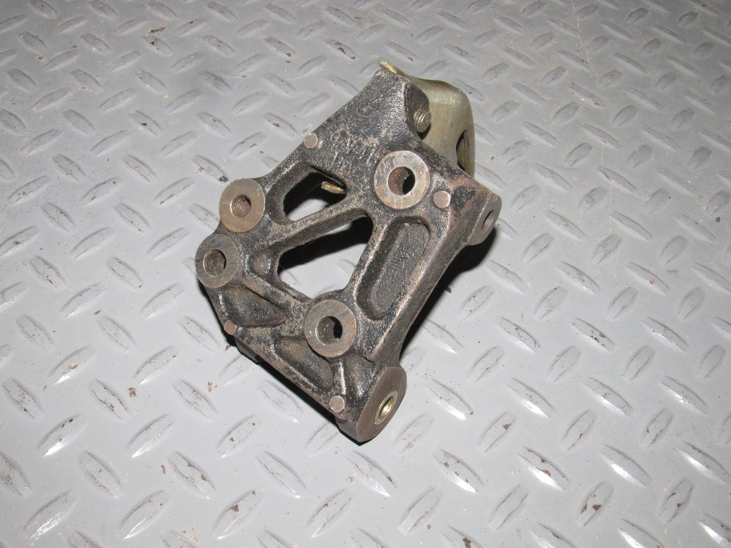 94 95 96 97 98 99 Toyota Celica 2.2L 5SFE OEM Power Steering Pump Mounting Bracket