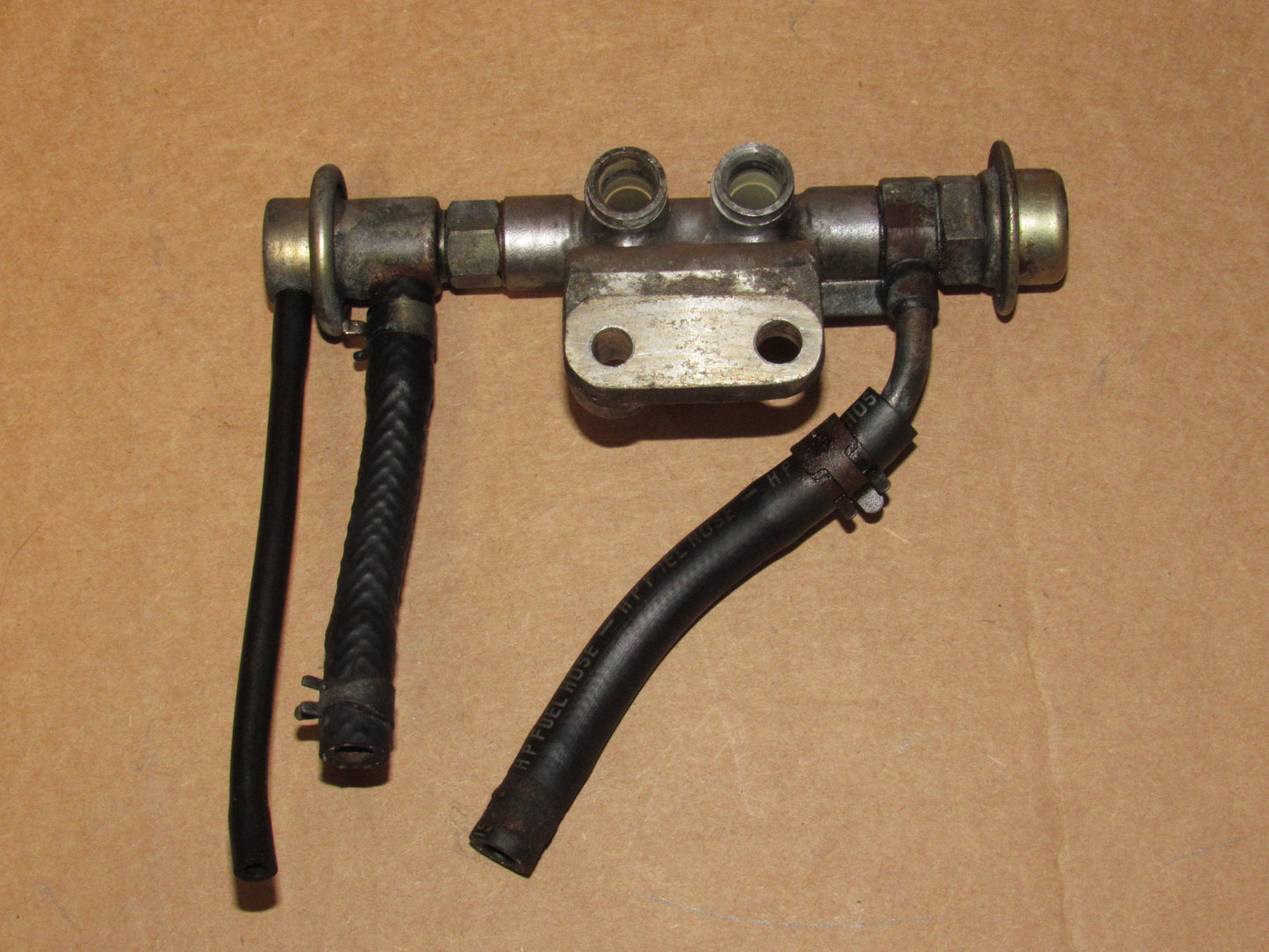 84 85 Mazda RX7 GSL-SE OEM Fuel Rail & Fuel Pressure Regulator
