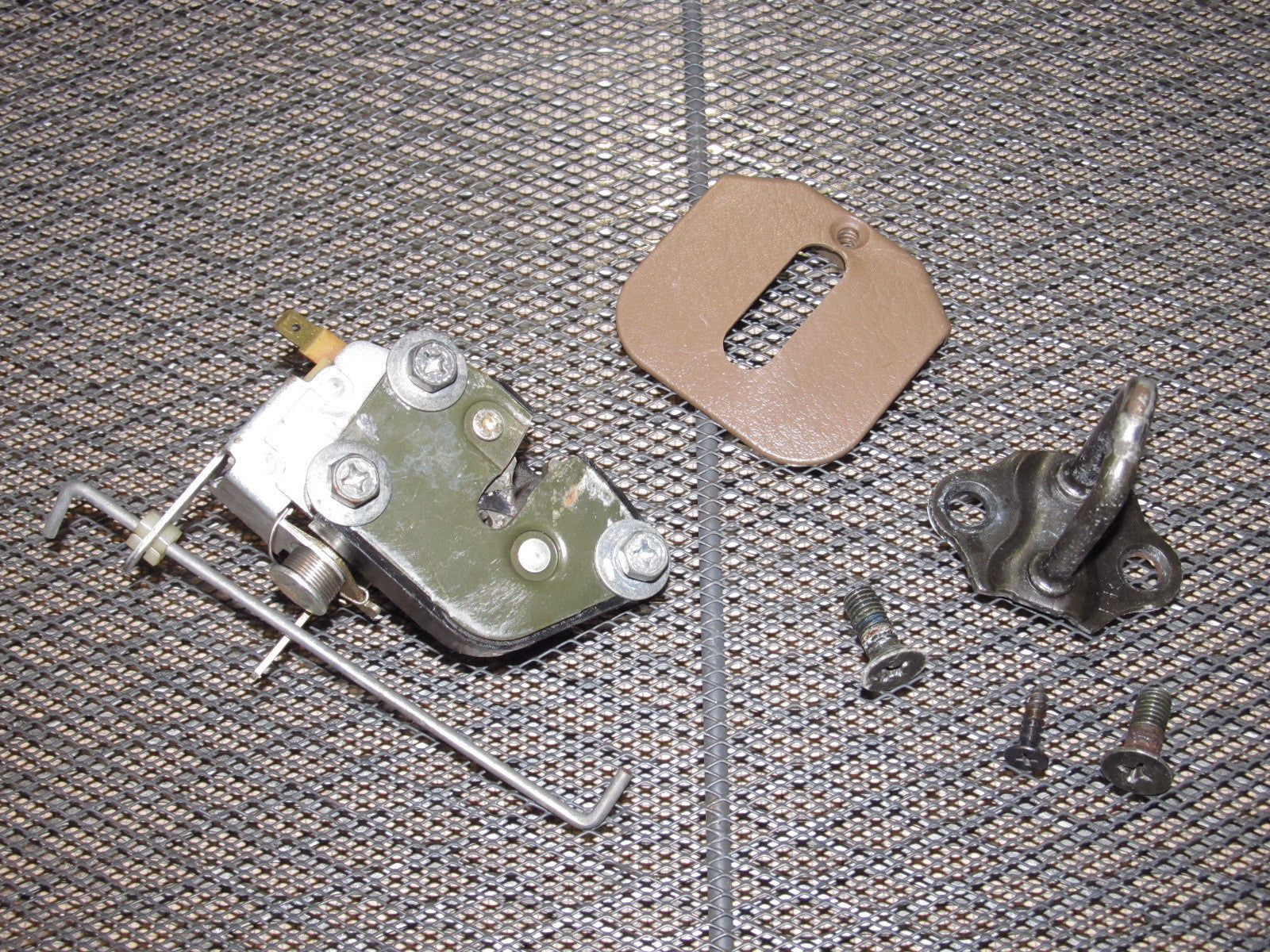 90-96 Nissan 300zx OEM Hatch Trunk Latch & Striker - Set – Autopartone