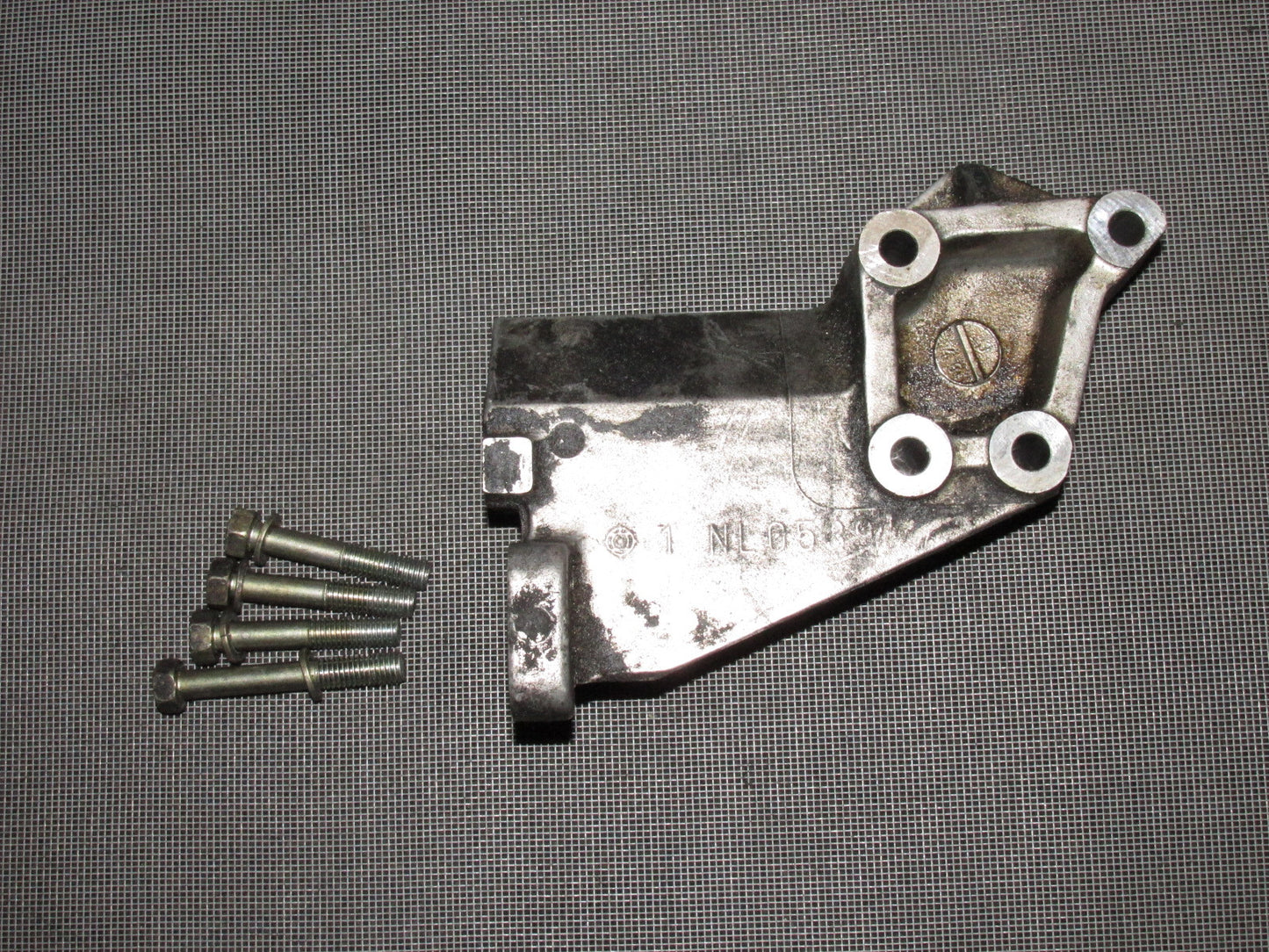90 91 92 93 94 95 96 Nissan 300zx OEM Power Steering Pump Bracket