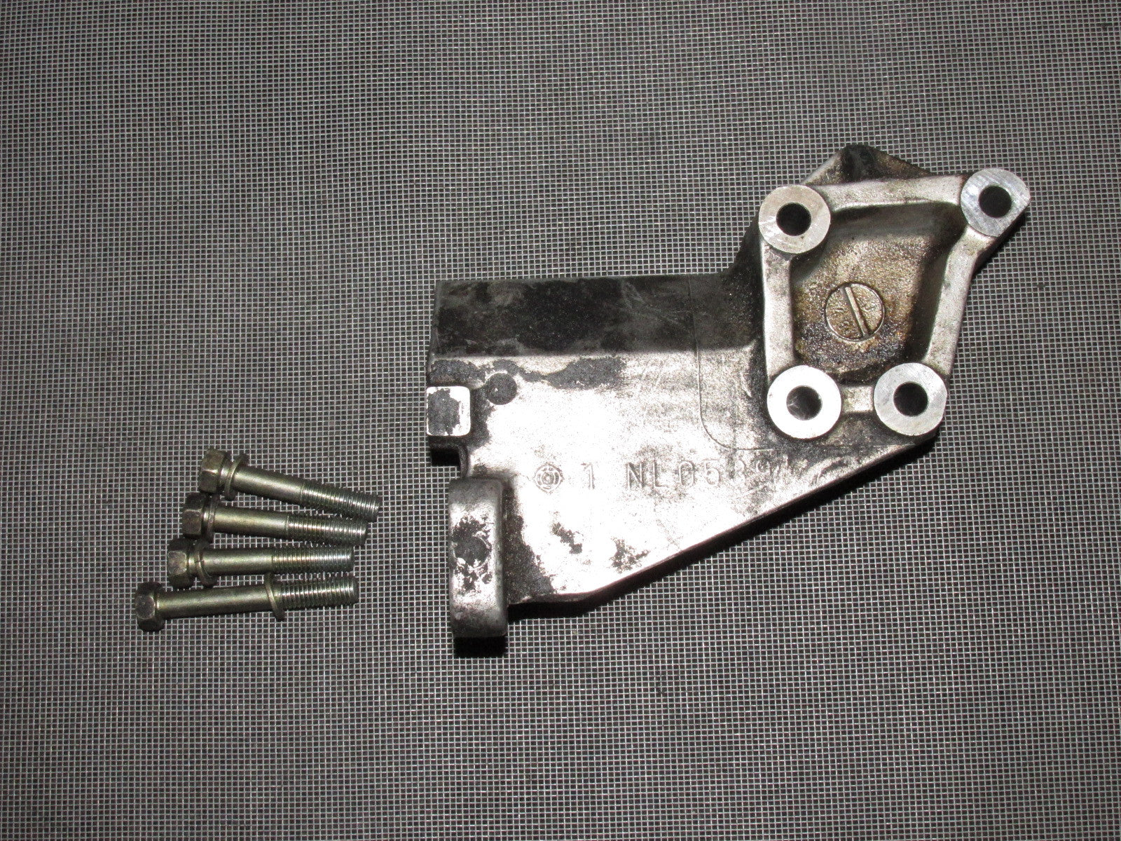 90 91 92 93 94 95 96 Nissan 300zx OEM Power Steering Pump Bracket
