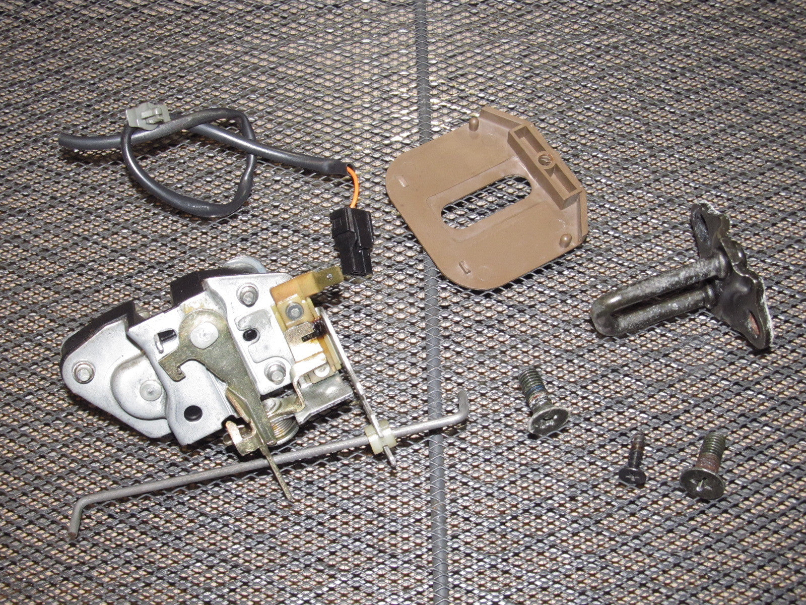 90-96 Nissan 300zx OEM Hatch Trunk Latch & Striker - Set – Autopartone