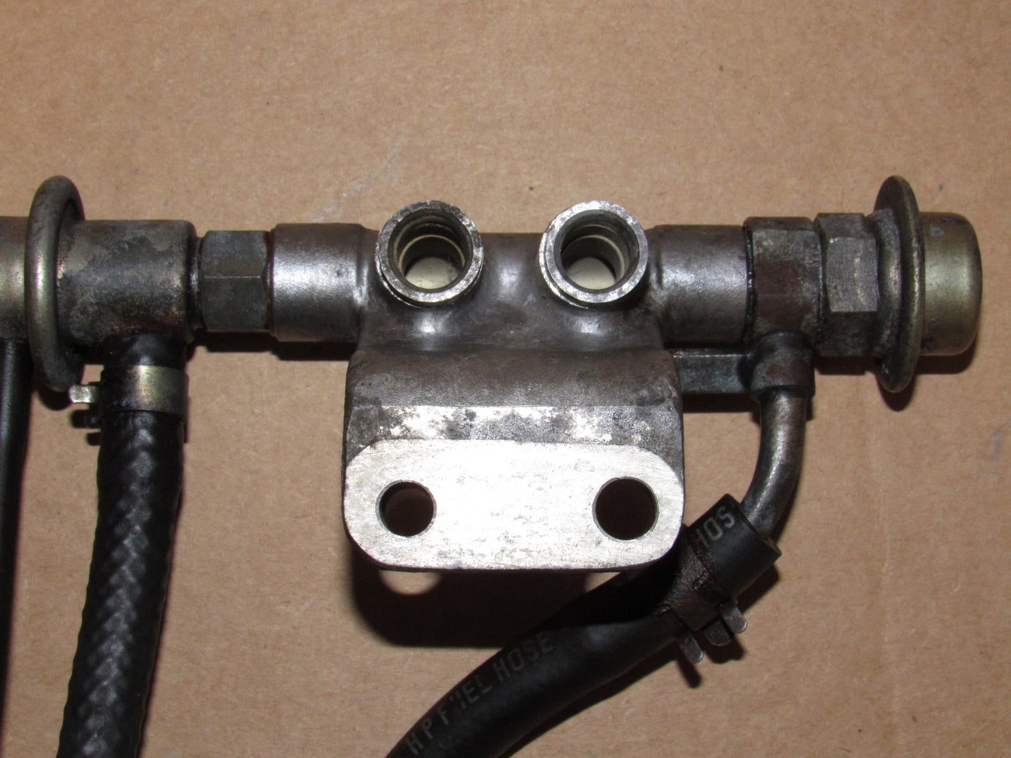 84 85 Mazda RX7 GSL-SE OEM Fuel Rail & Fuel Pressure Regulator