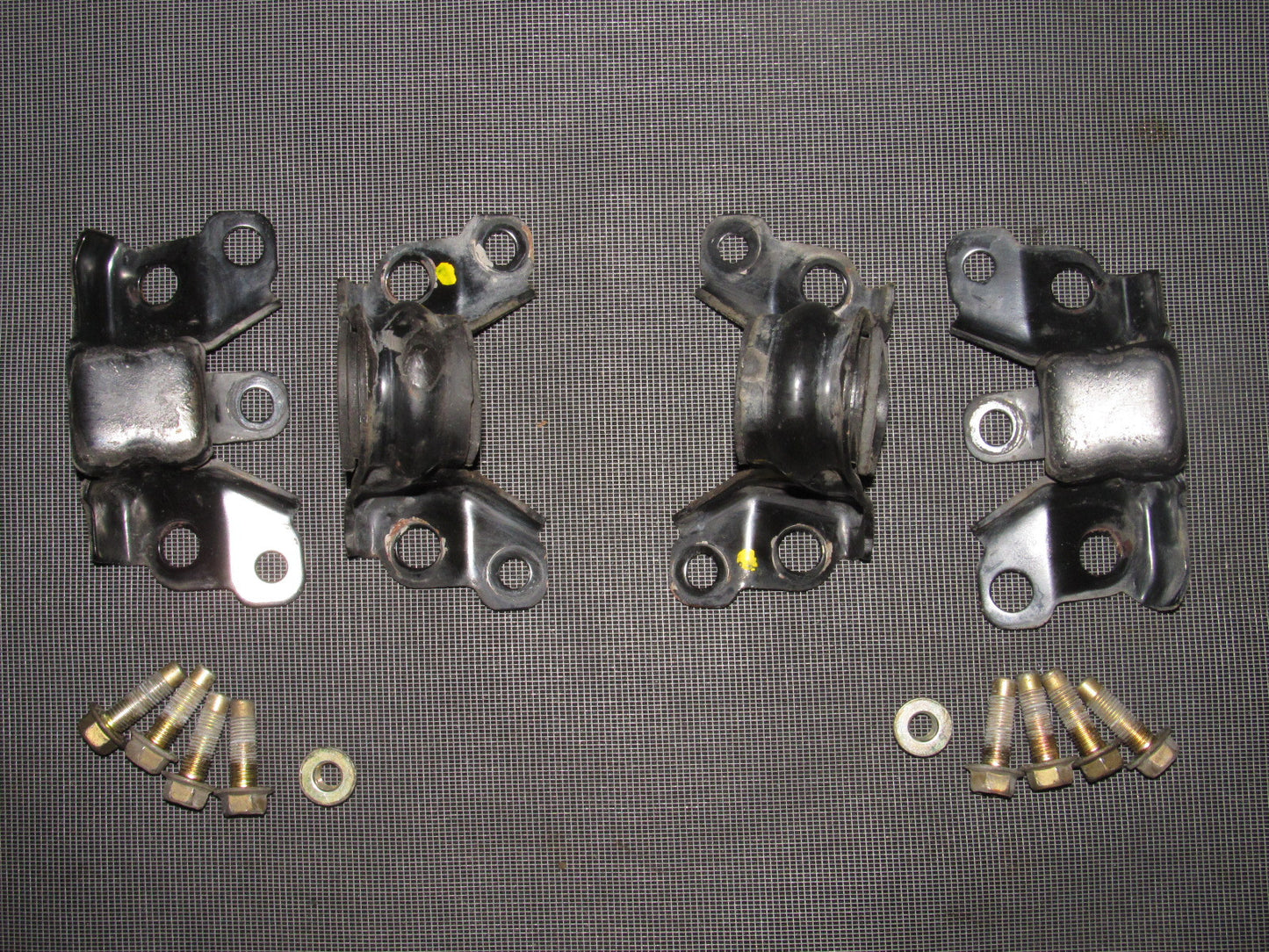 03-04 Infiniti G35 Sedan OEM Front Stabilizer Bar Mount Set