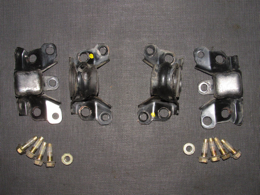 03-04 Infiniti G35 Sedan OEM Front Stabilizer Bar Mount Set