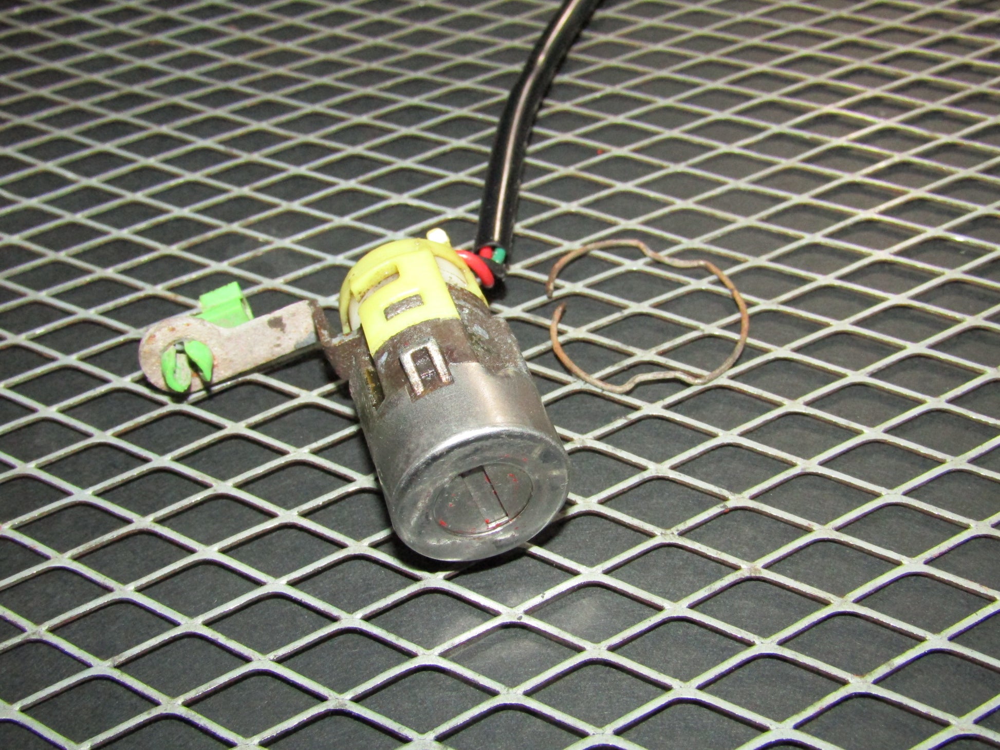 94 95 96 97 Mitsubishi 3000GT OEM Door Lock Cylinder Tumbler - Right