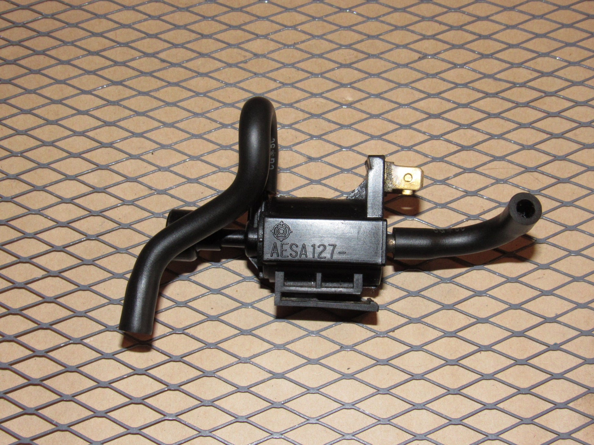 84 85 Mazda RX7 GSL-SE OEM Vacuum Solenoid Valve AESA127